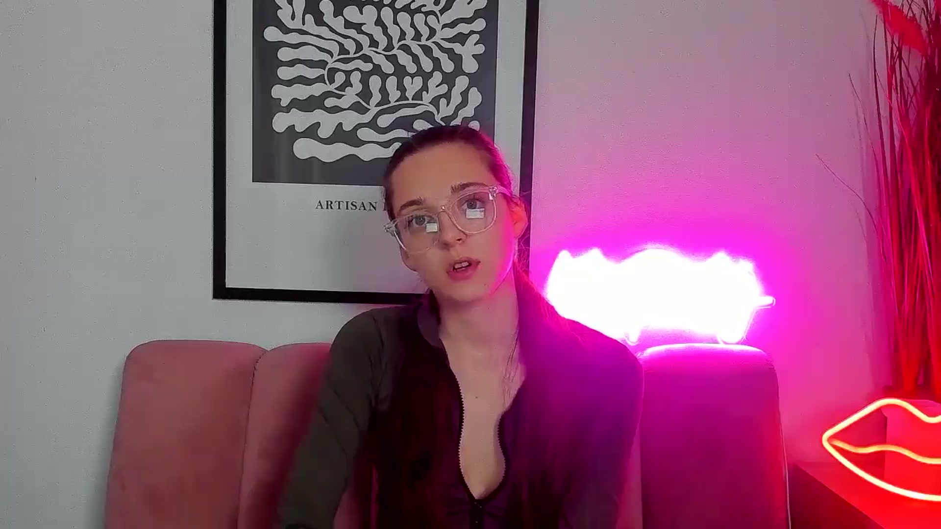 Gallery image thumbnail from PollyVibe's myfreecams stream on, 04/22/2025, 14:34 image 4 of 20