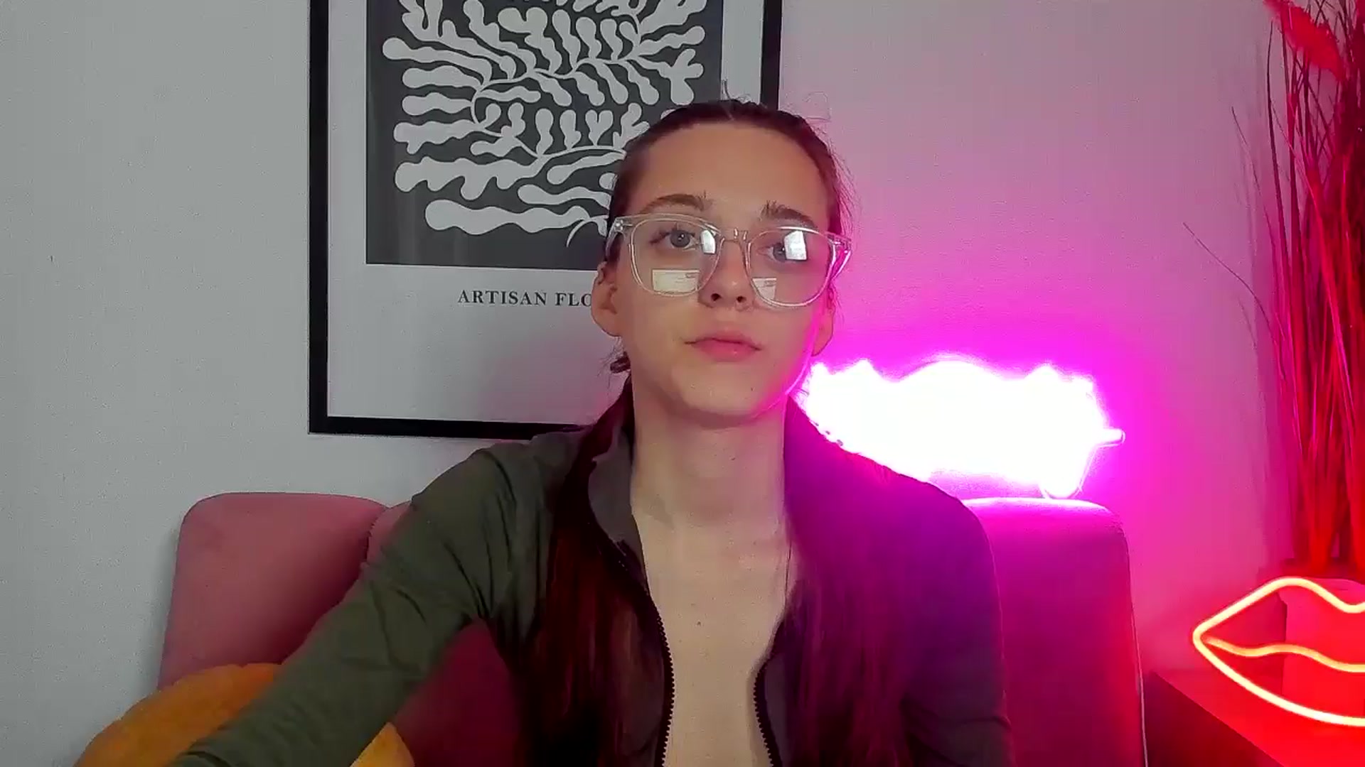 Gallery image thumbnail from PollyVibe's myfreecams stream on, 04/22/2025, 14:34 image 1 of 20
