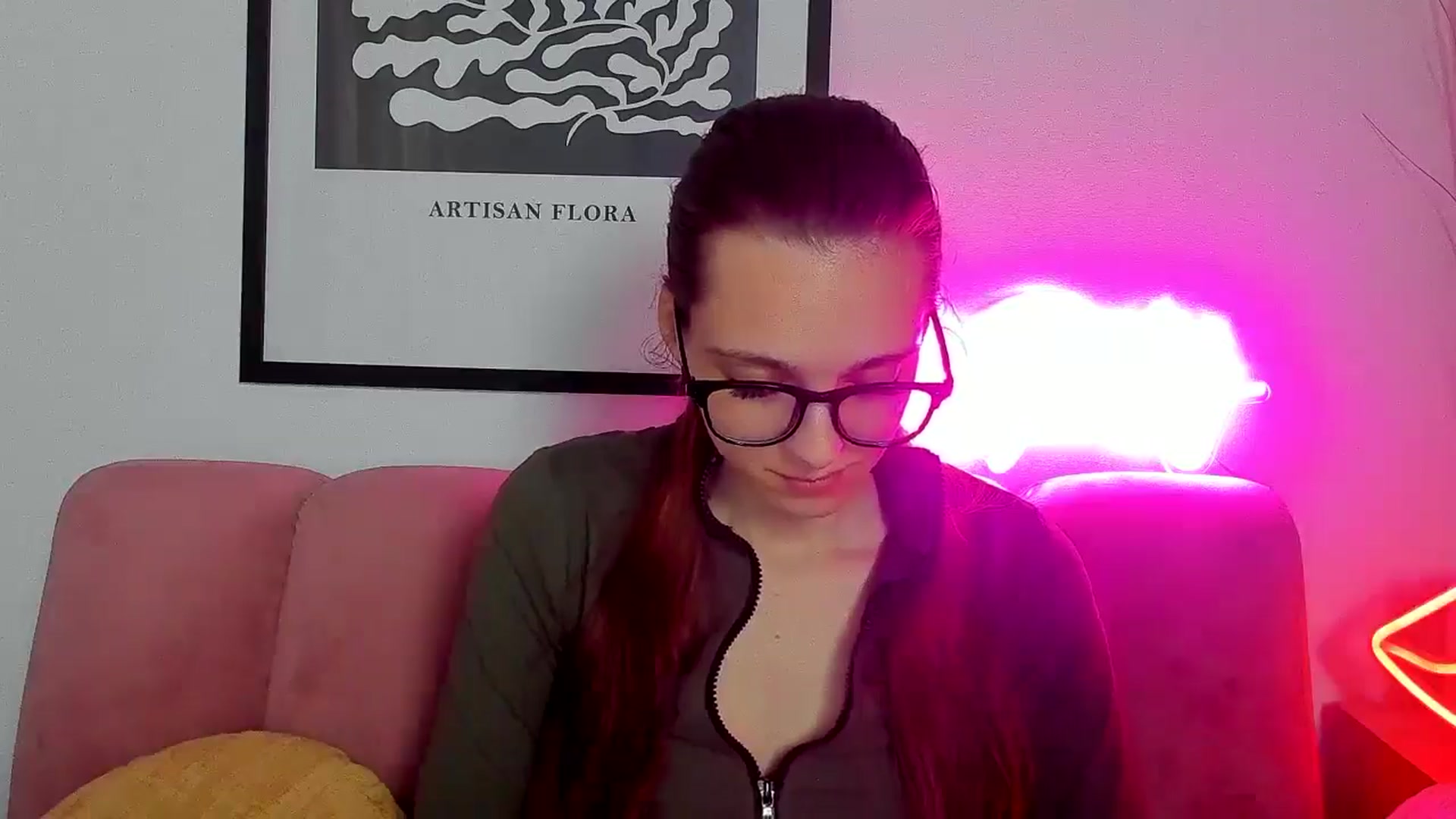 Gallery image thumbnail from PollyVibe's myfreecams stream on, 04/23/2025, 12:33 image 10 of 20