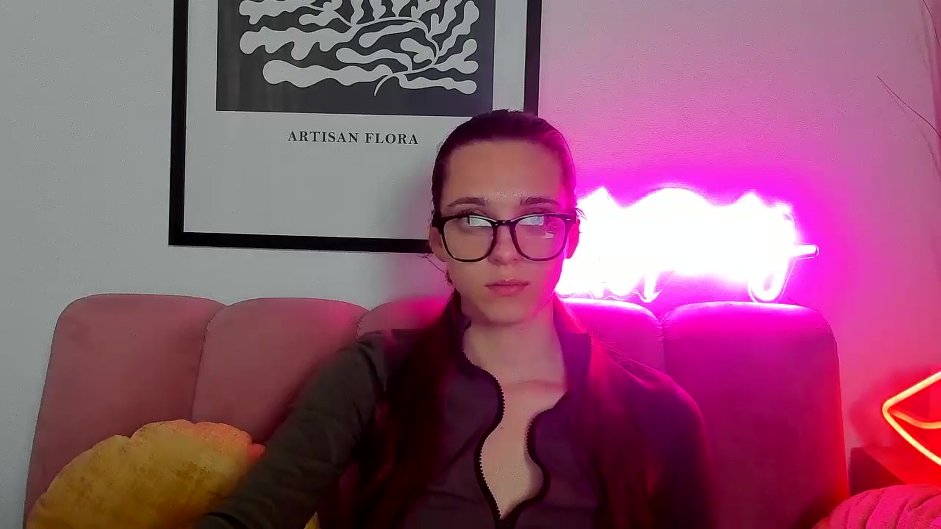 Gallery image thumbnail from PollyVibe's myfreecams stream on, 04/23/2025, 12:33 image 4 of 20