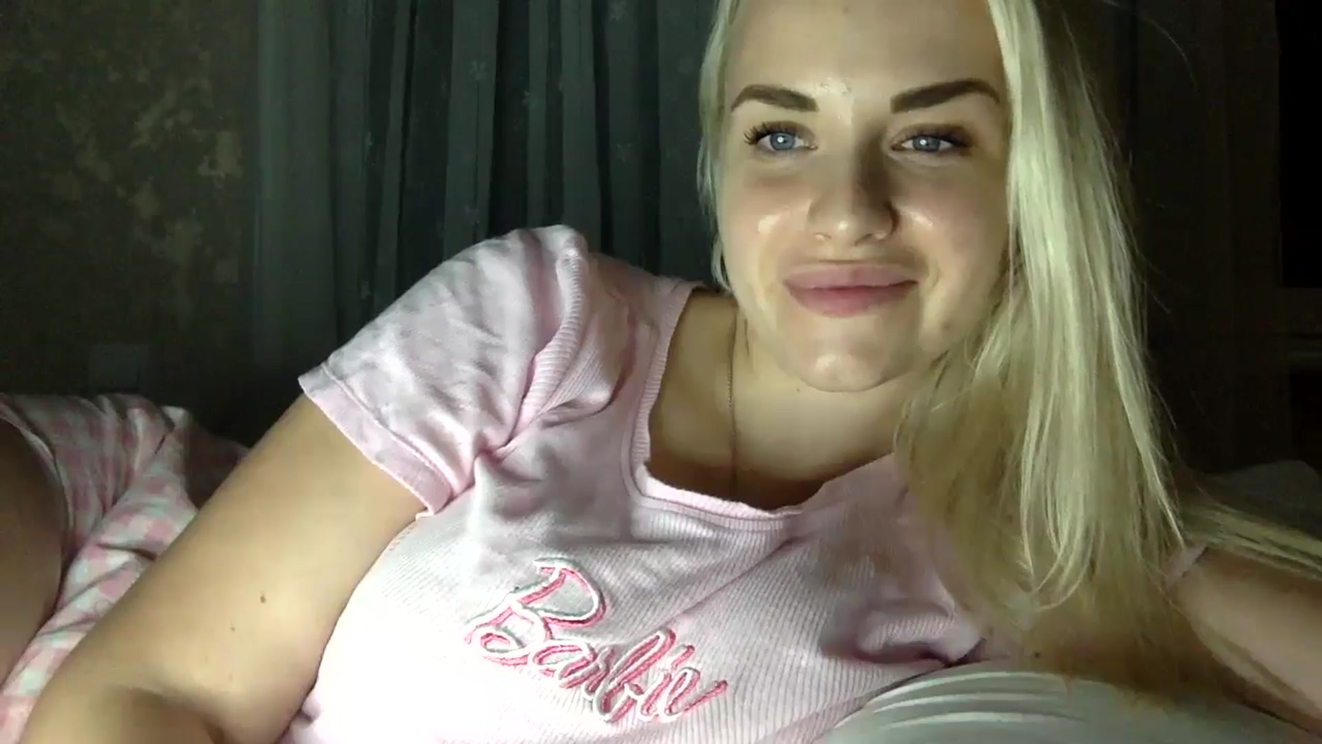 Gallery image thumbnail from Polly_213109's myfreecams stream on, 08/21/2024, 22:28 image 9 of 20