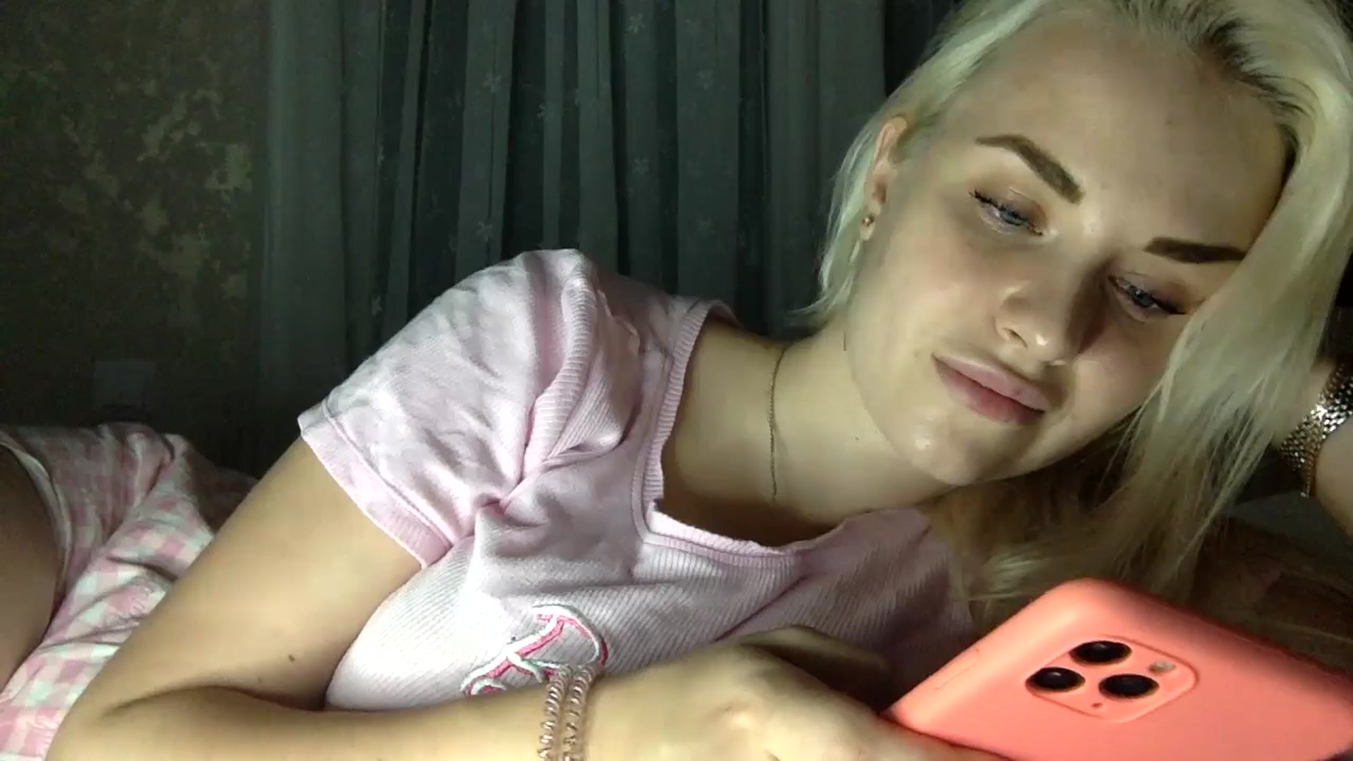 Gallery image thumbnail from Polly_213109's myfreecams stream on, 08/21/2024, 22:28 image 7 of 20