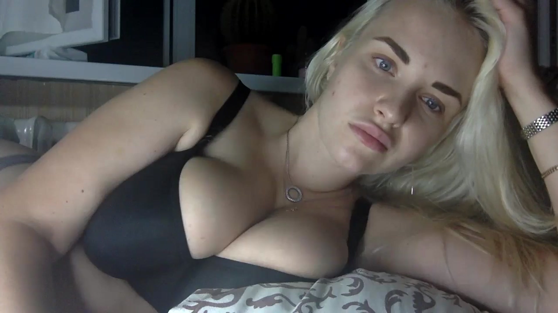 Gallery image thumbnail from Polly_213109's myfreecams stream on, 08/27/2024, 20:25 image 13 of 20