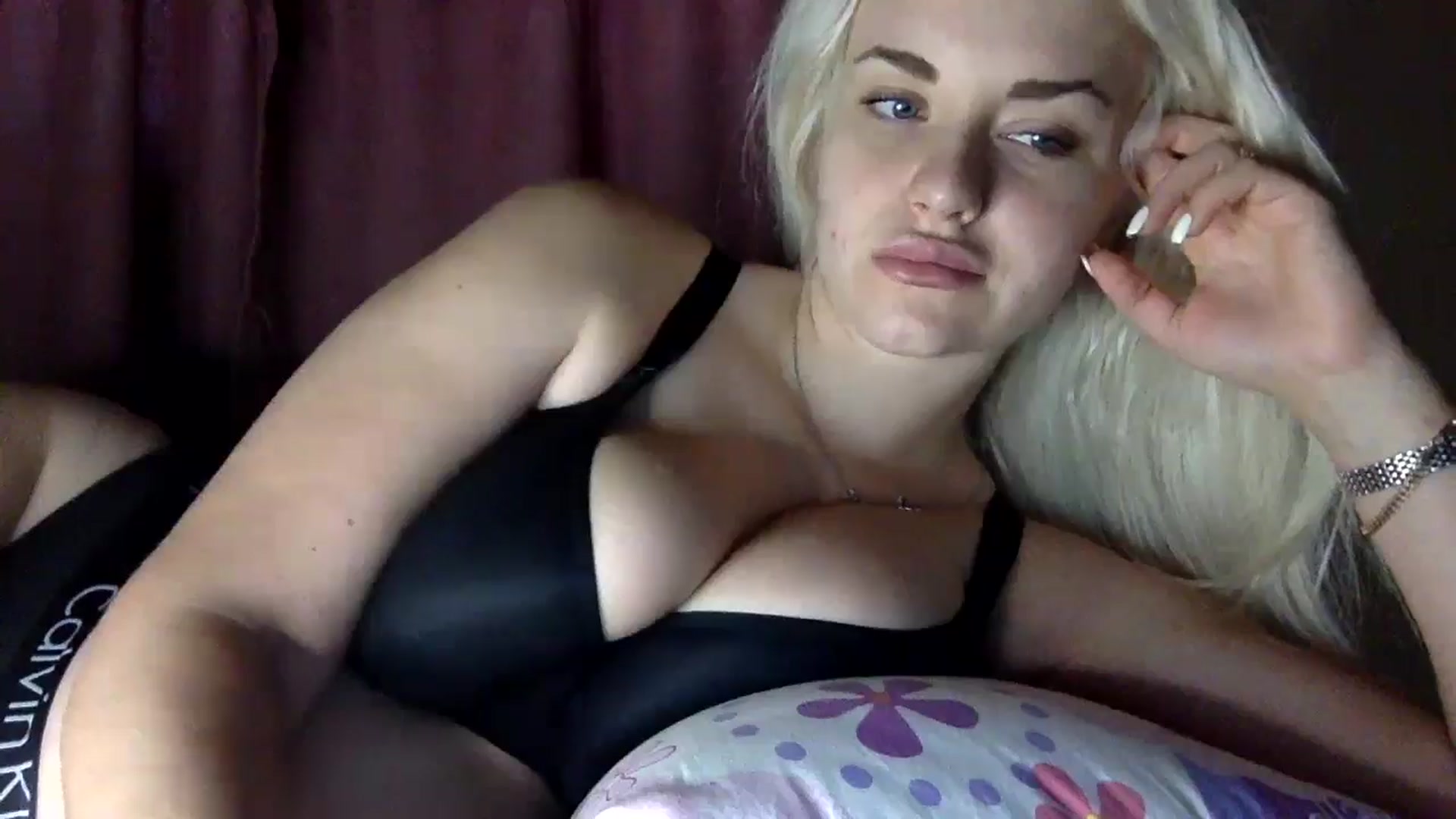 Gallery image thumbnail from Polly_213109's myfreecams stream on, 09/29/2024, 04:40 image 7 of 20