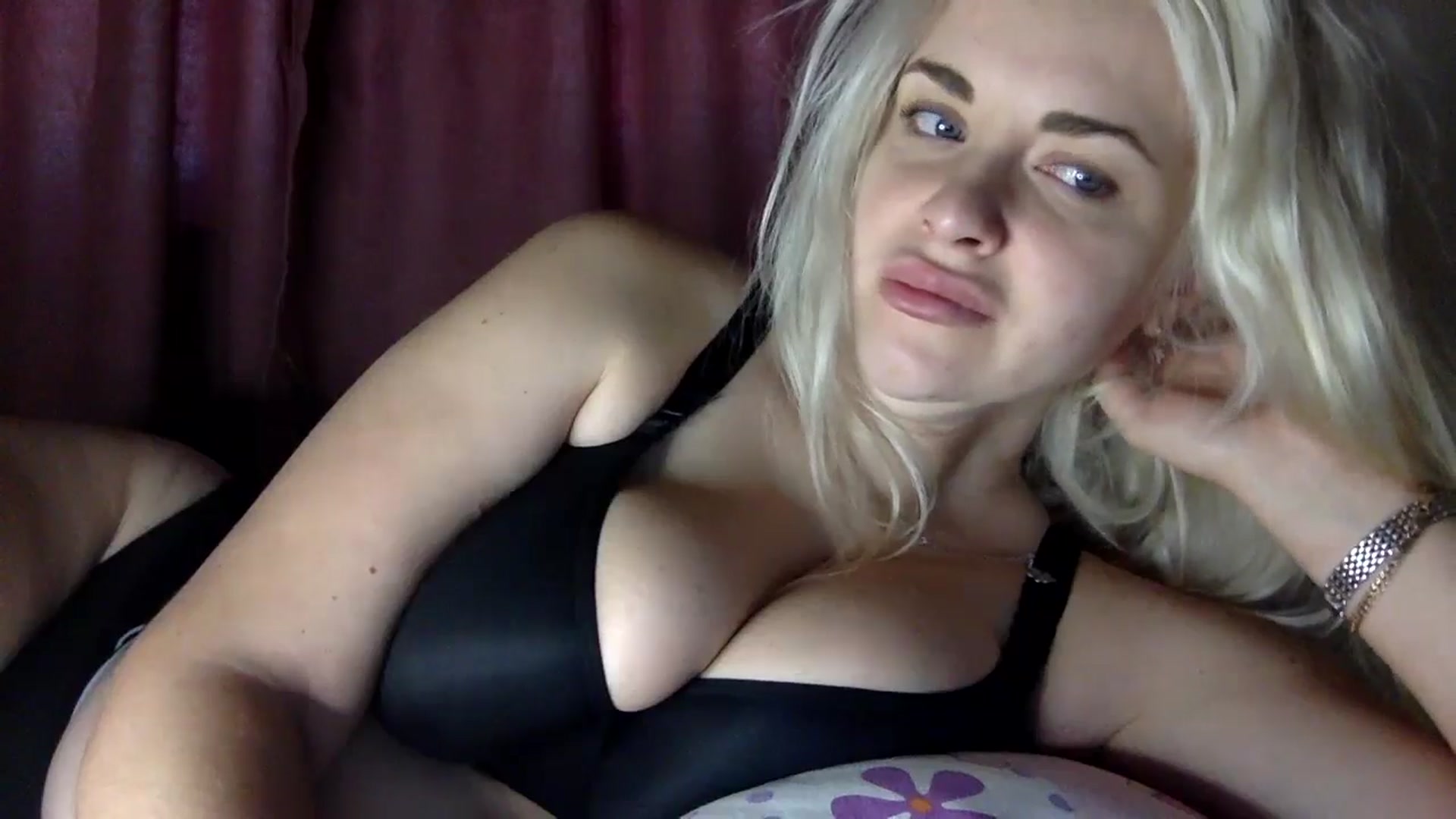 Gallery image thumbnail from Polly_213109's myfreecams stream on, 09/29/2024, 04:40 image 15 of 20