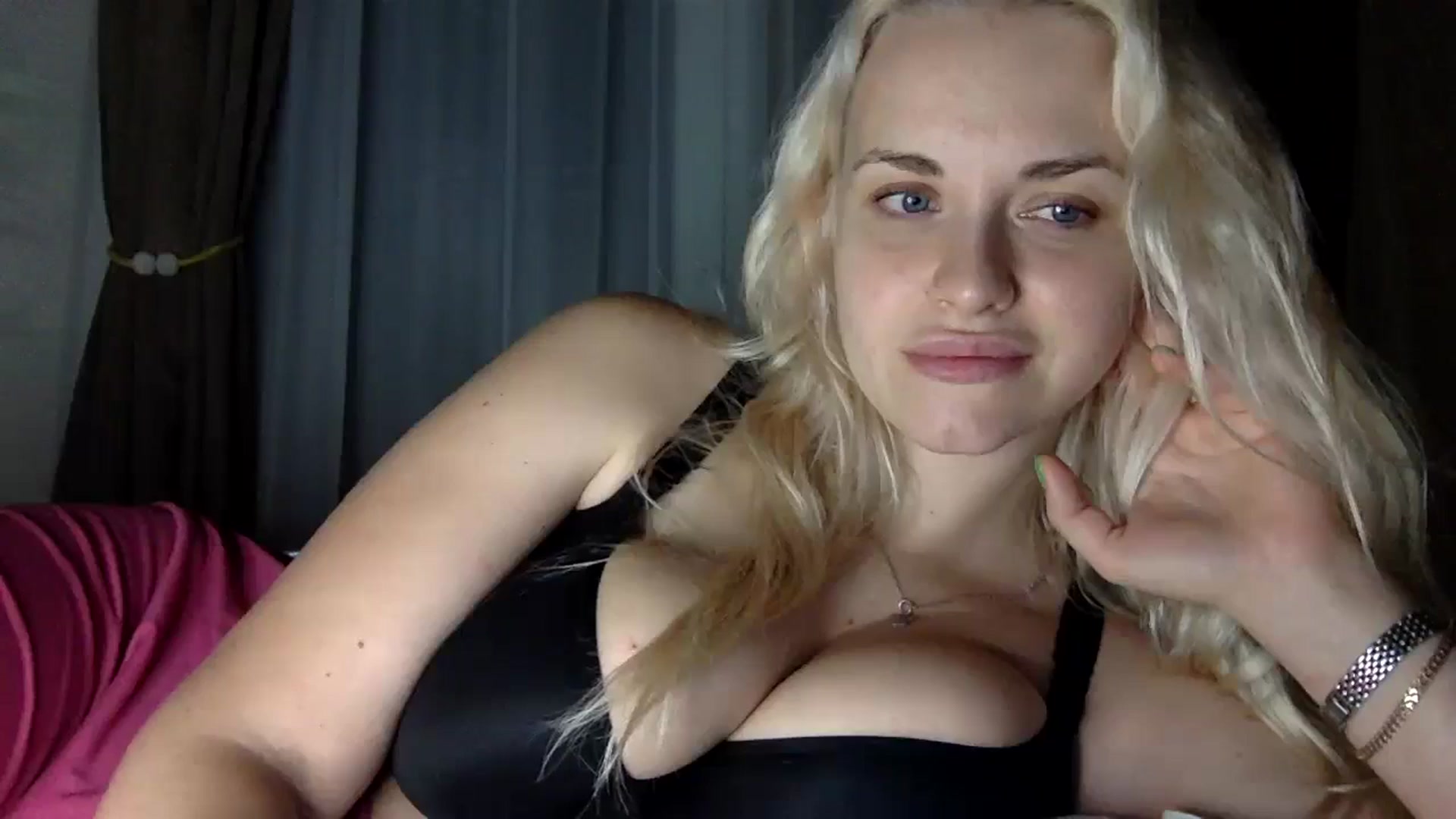 Gallery image thumbnail from Polly_213109's myfreecams stream on, 10/13/2024, 21:57 image 6 of 20