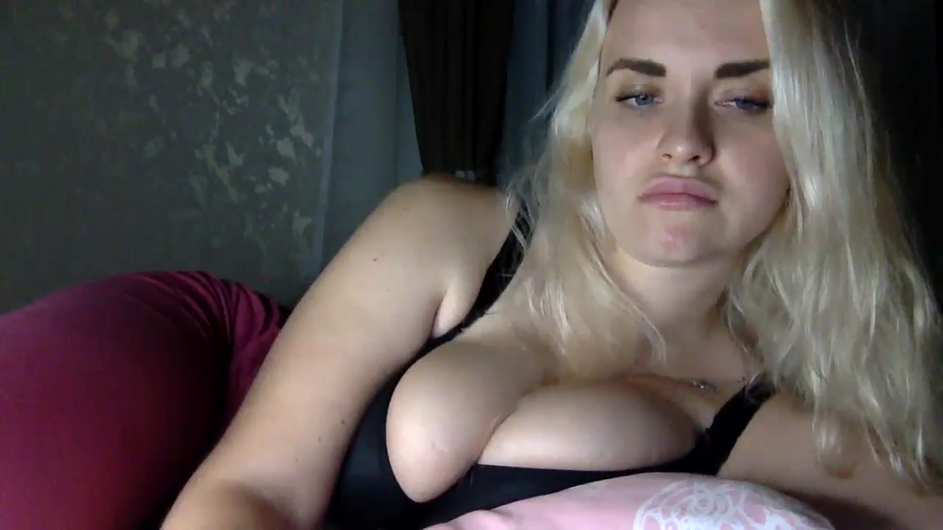 Gallery image thumbnail from Polly_213109's myfreecams stream on, 10/15/2024, 22:08 image 10 of 20