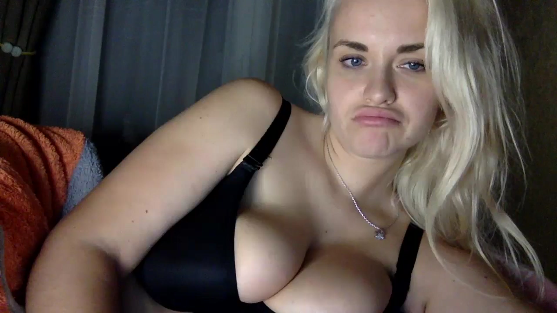 Gallery image thumbnail from Polly_213109's myfreecams stream on, 10/20/2024, 03:23 image 13 of 20