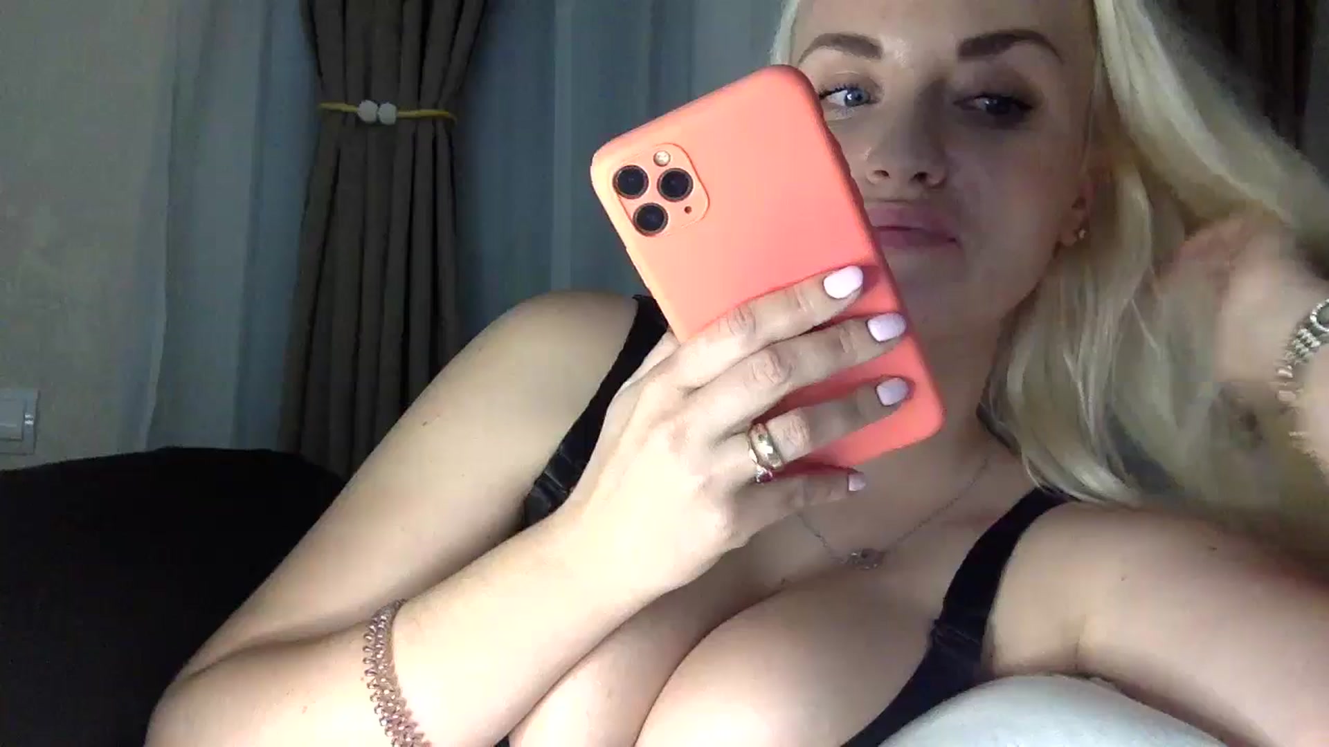 Gallery image thumbnail from Polly_213109's myfreecams stream on, 11/30/2024, 22:45 image 5 of 20