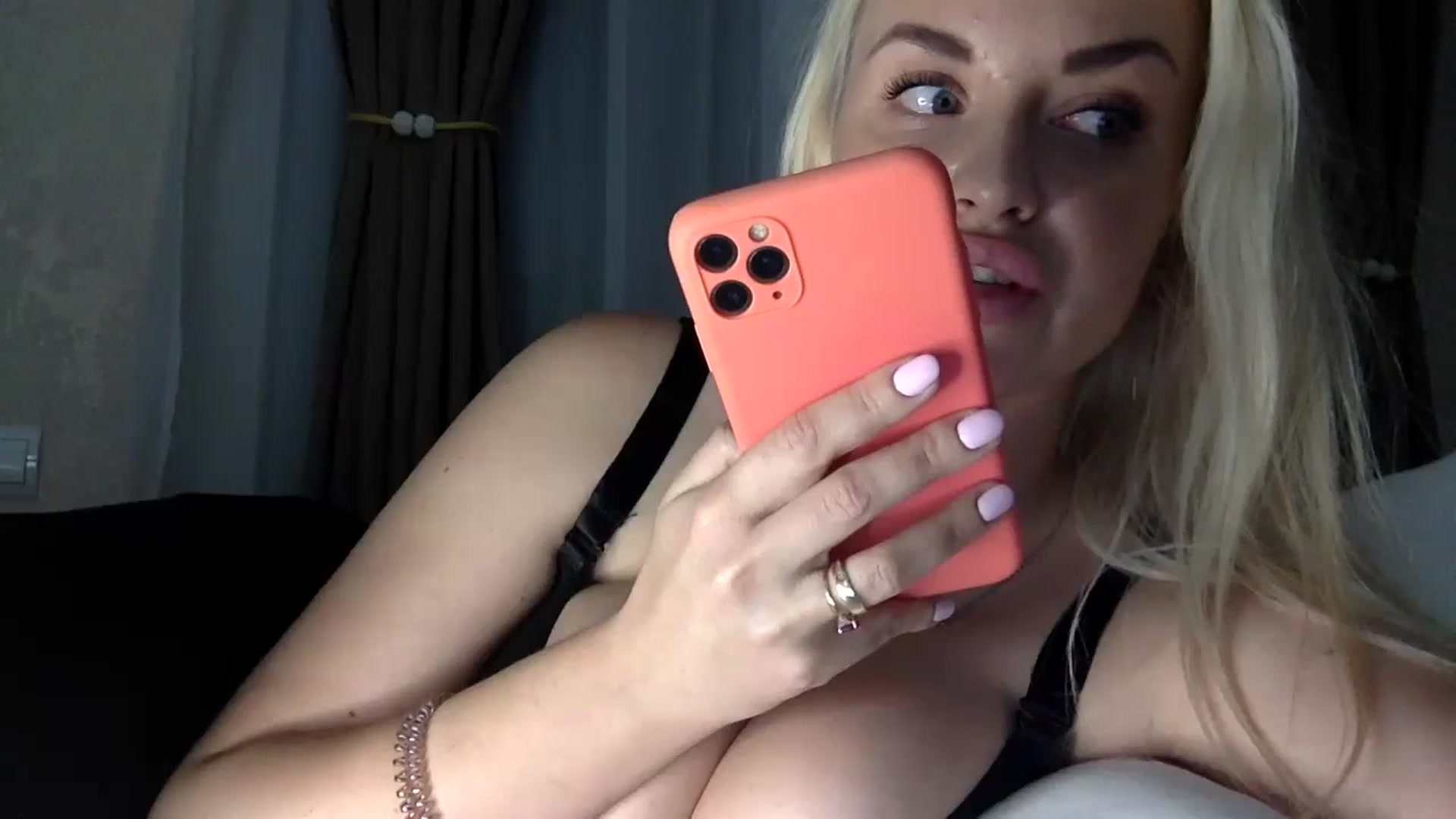 Gallery image thumbnail from Polly_213109's myfreecams stream on, 11/30/2024, 22:45 image 7 of 20