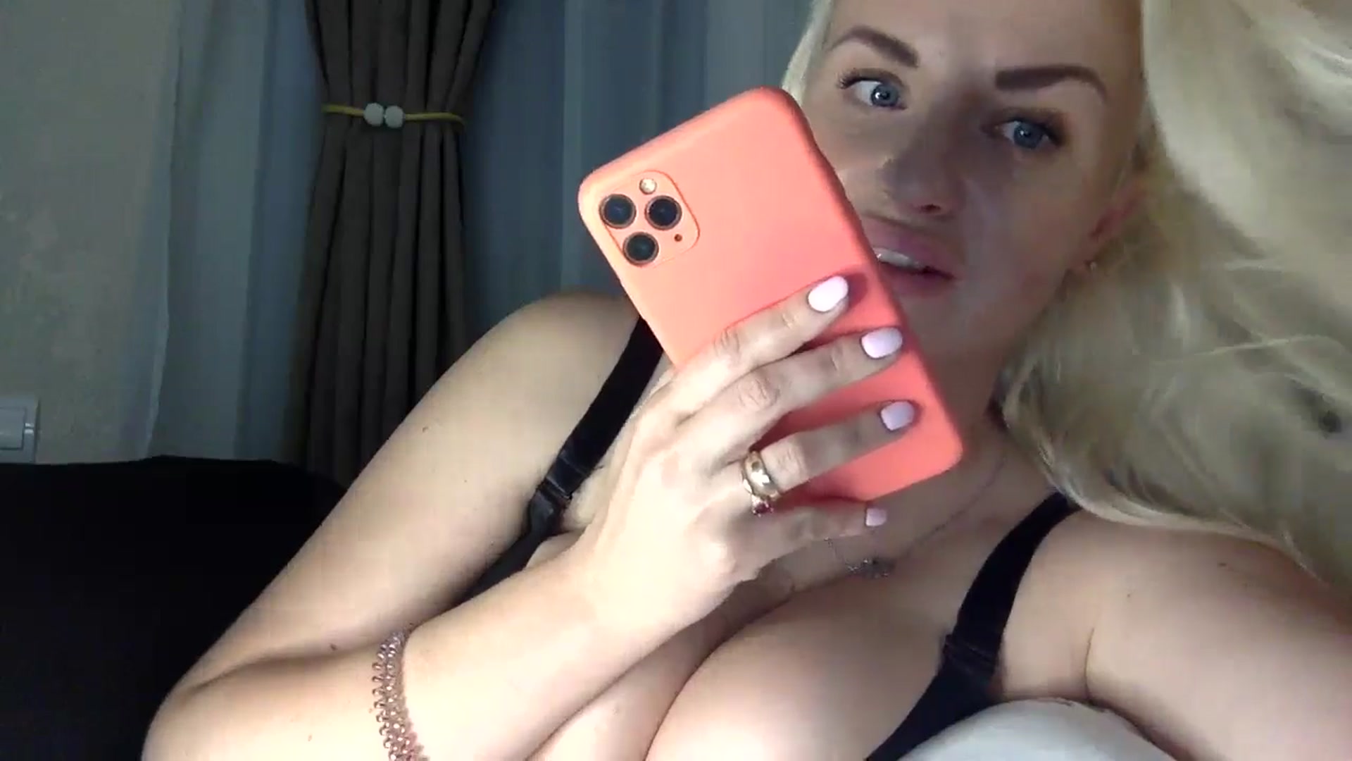 Gallery image thumbnail from Polly_213109's myfreecams stream on, 11/30/2024, 22:45 image 6 of 20