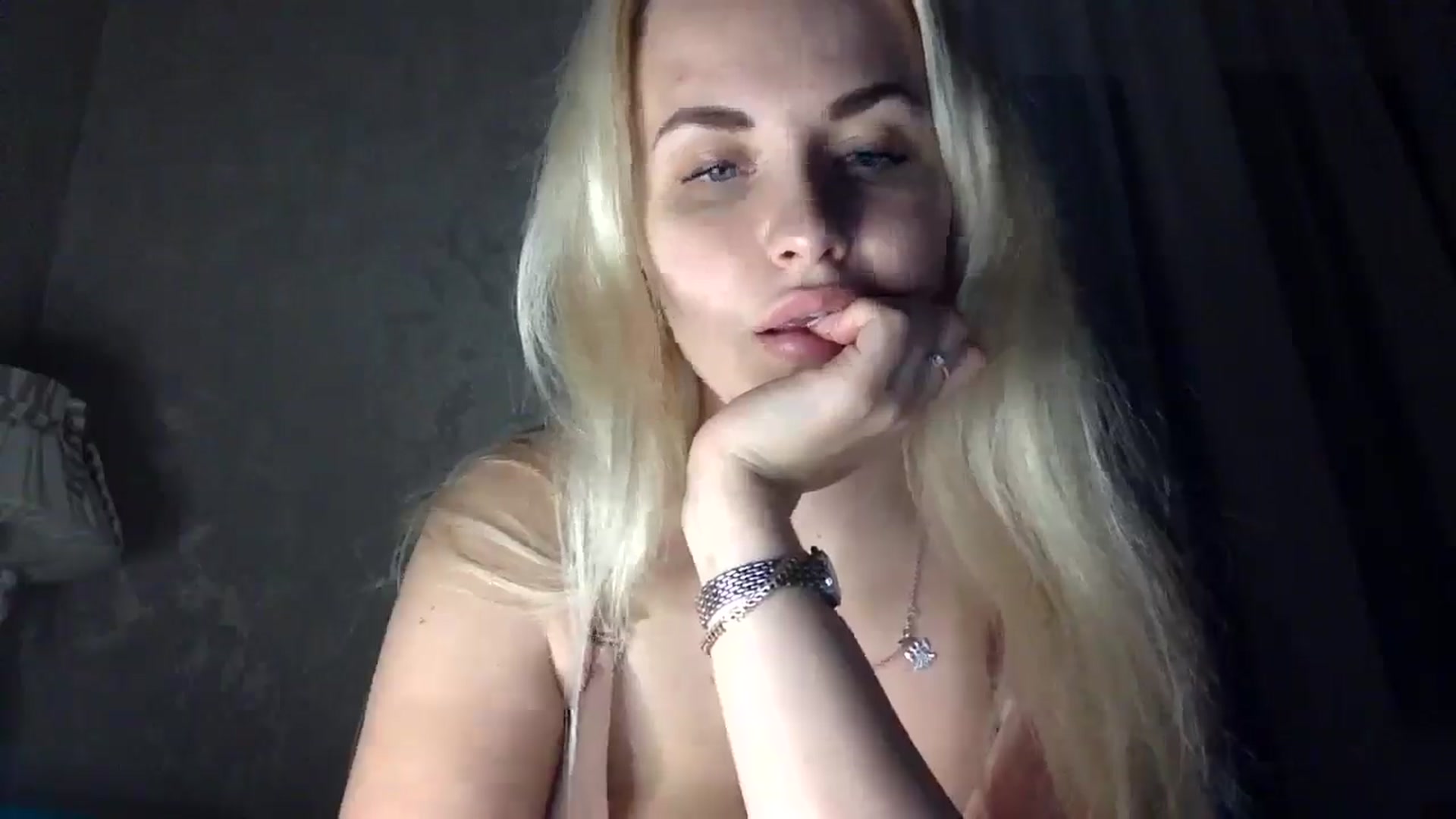 Gallery image thumbnail from Polly_213109's myfreecams stream on, 12/08/2024, 23:11 image 16 of 20
