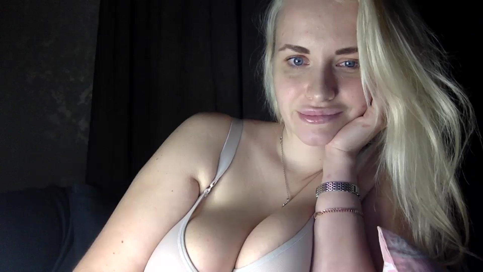 Gallery image thumbnail from Polly_213109's myfreecams stream on, 02/15/2025, 23:23 image 6 of 20