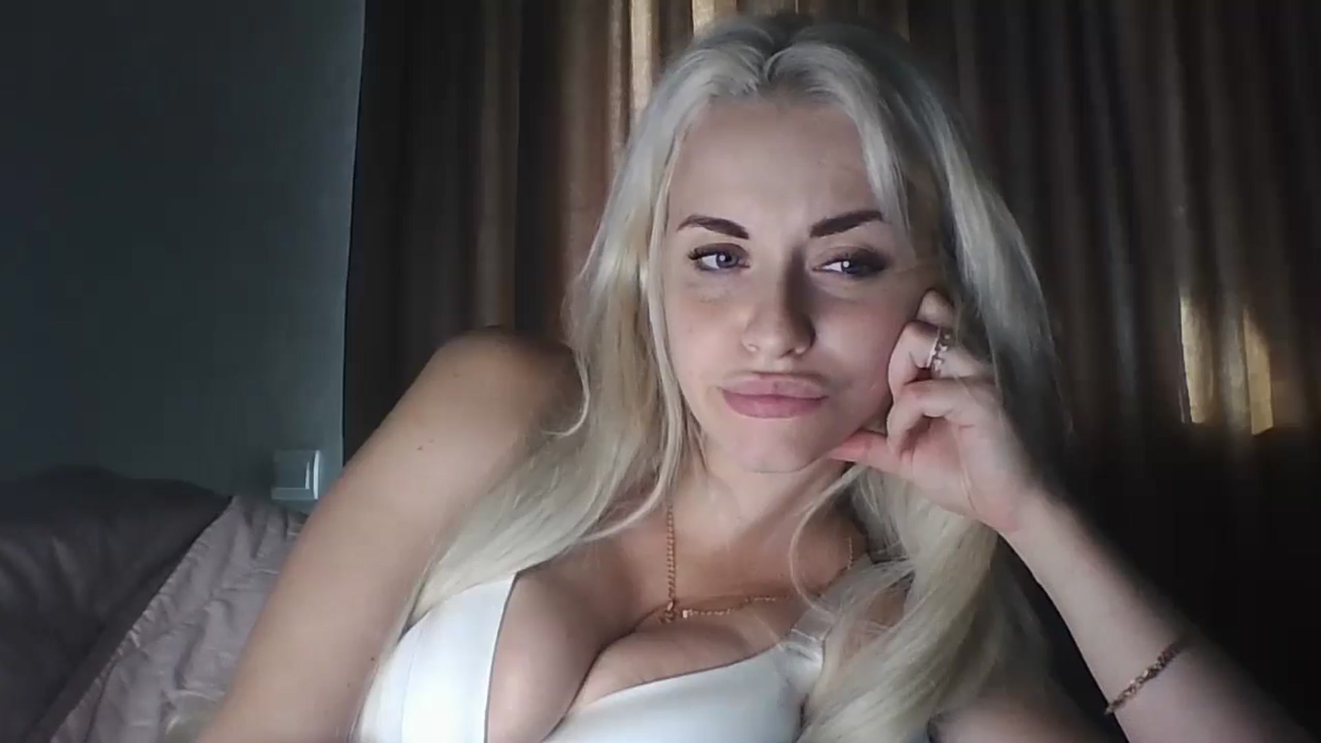 Gallery image thumbnail from Polly_213109's myfreecams stream on, 09/12/2025, 05:46 image 6 of 20