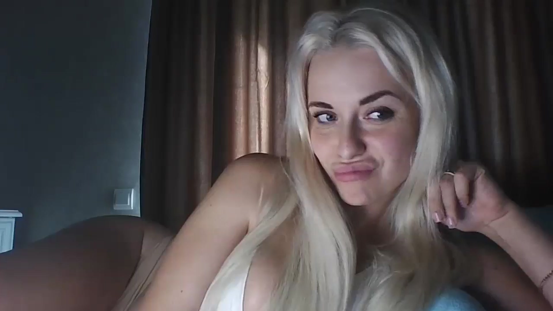 Gallery image thumbnail from Polly_213109's myfreecams stream on, 09/12/2025, 06:07 image 1 of 20