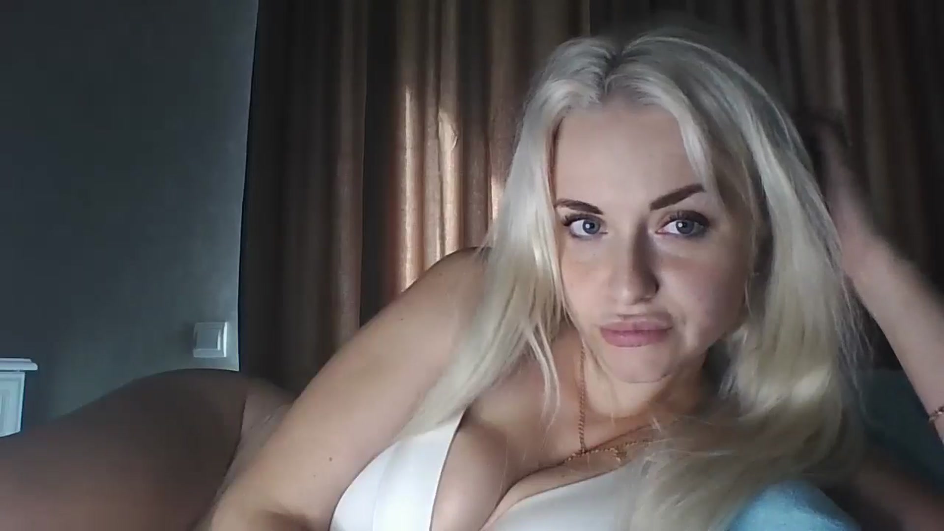 Gallery image thumbnail from Polly_213109's myfreecams stream on, 09/12/2025, 06:07 image 6 of 20