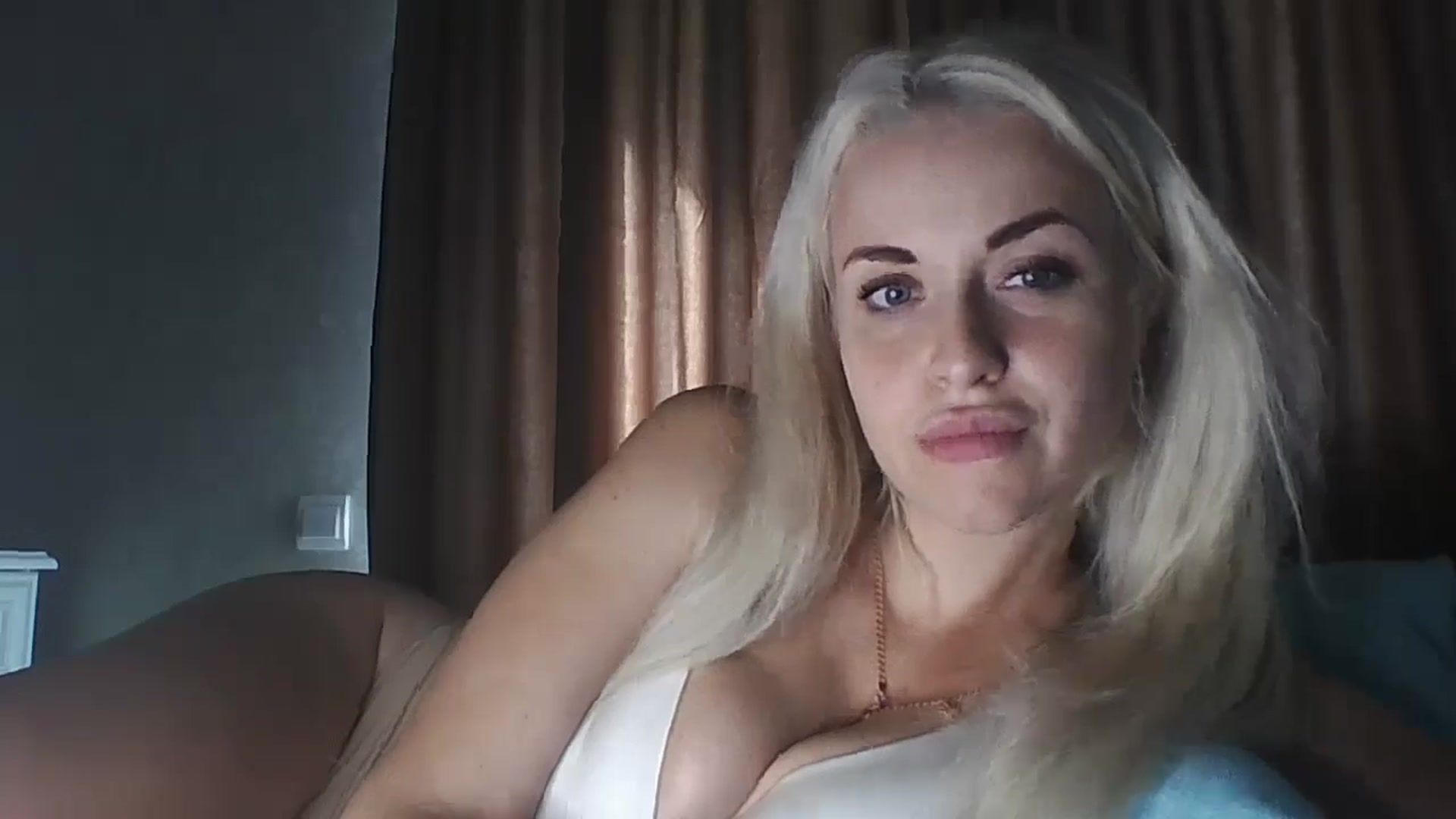 Gallery image thumbnail from Polly_213109's myfreecams stream on, 09/12/2025, 06:07 image 7 of 20
