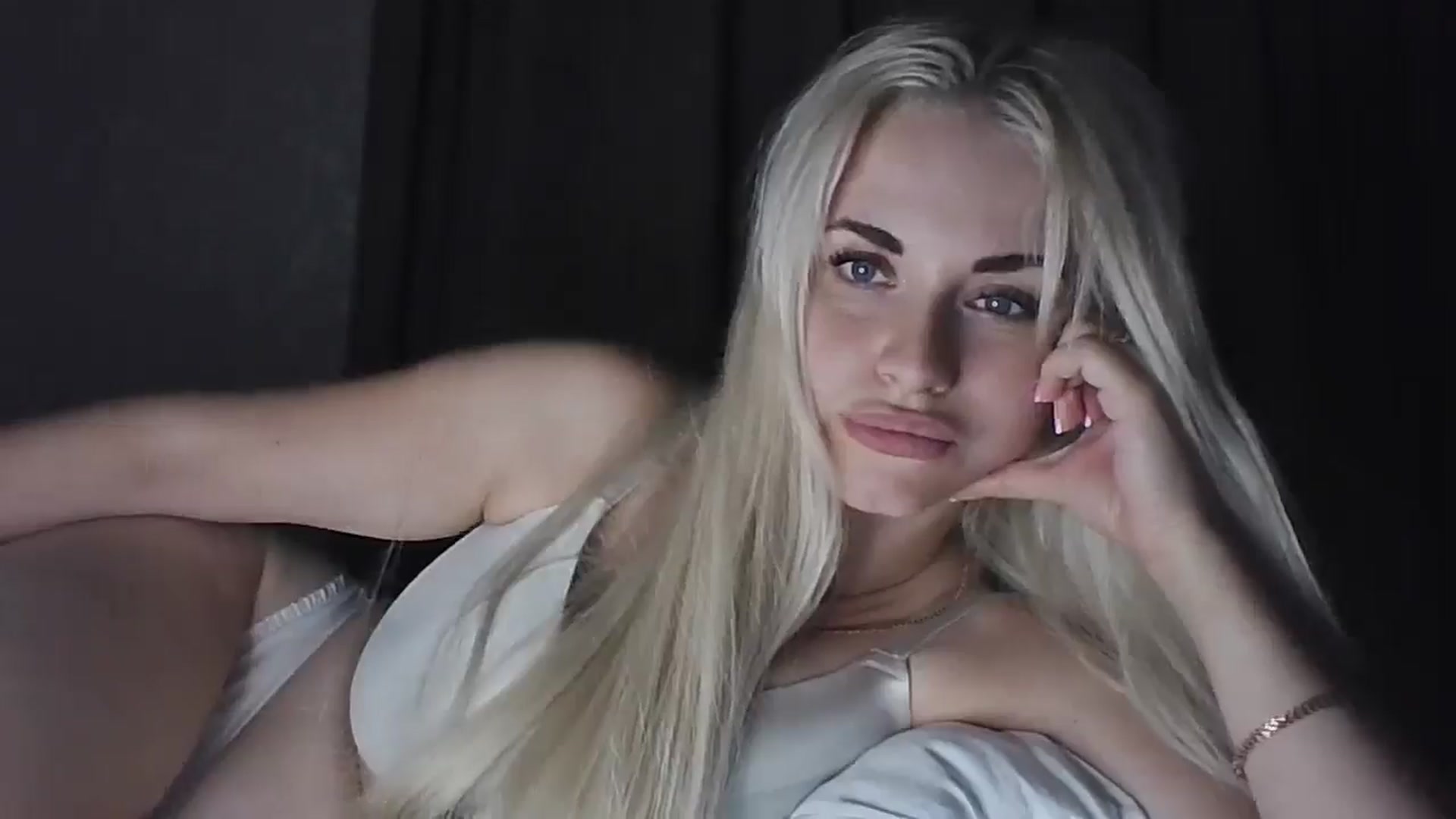 Gallery image thumbnail from Polly_213109's myfreecams stream on, 09/24/2025, 19:39 image 10 of 20