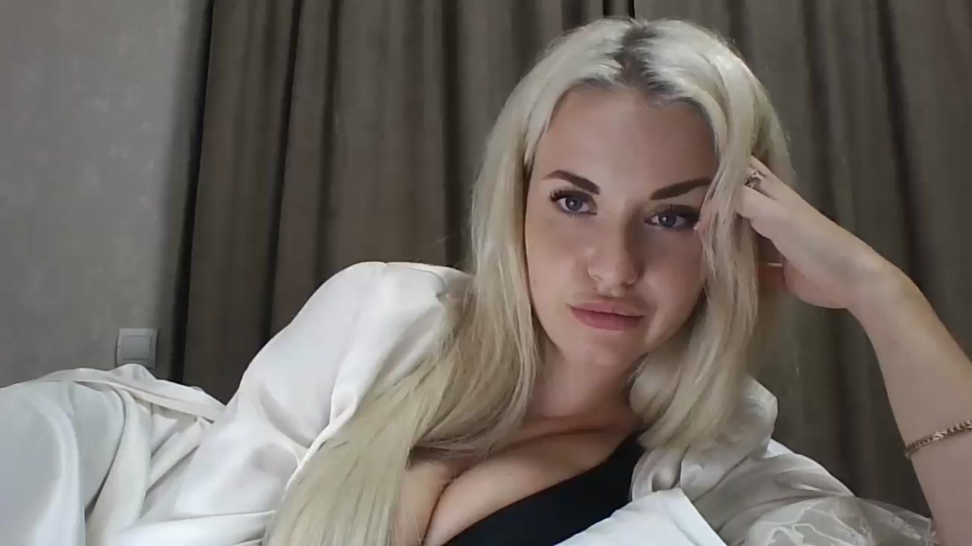 Gallery image thumbnail from Polly_213109's myfreecams stream on, 09/29/2025, 21:38 image 8 of 20