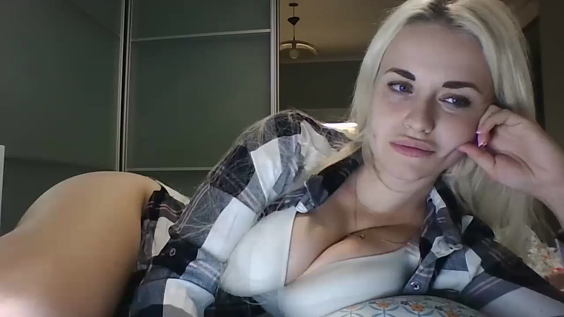Gallery image thumbnail from Polly_213109's myfreecams stream on, 10/11/2025, 21:20 image 1 of 20