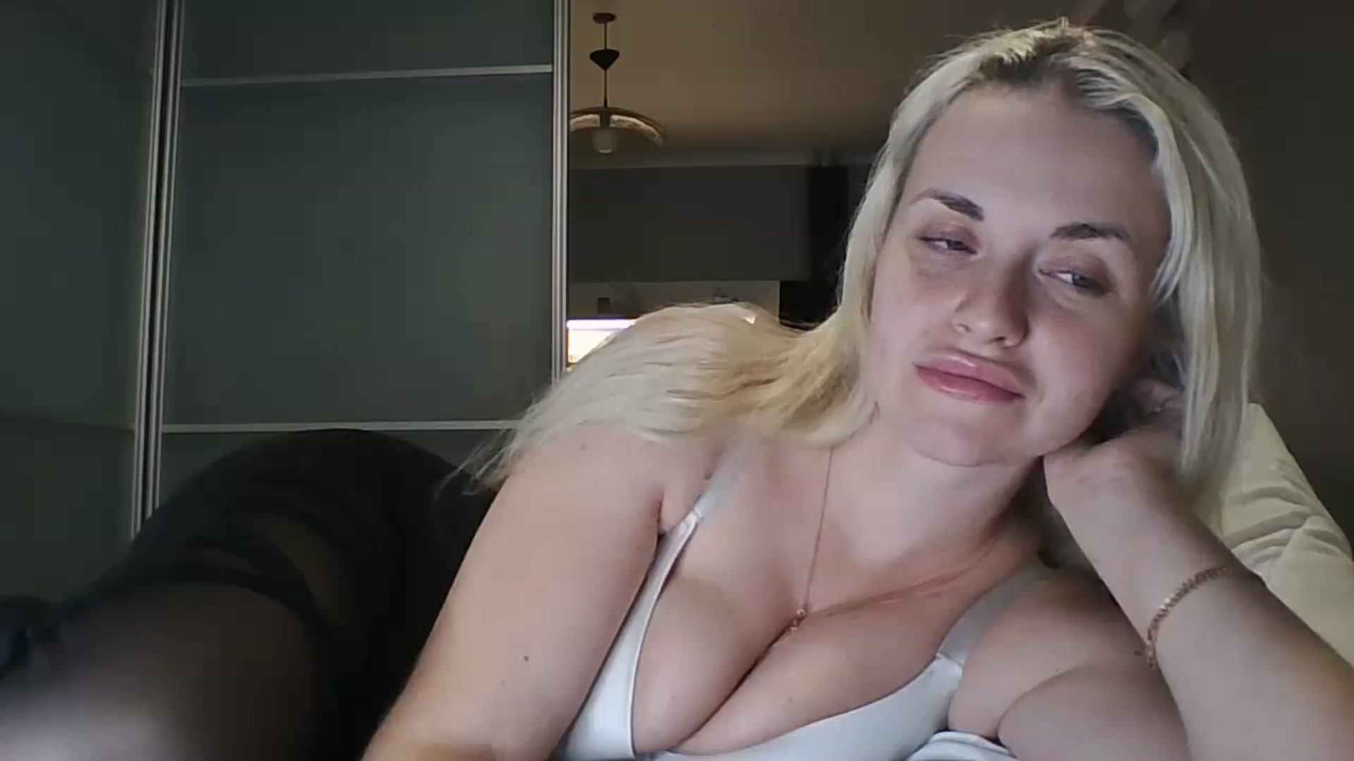 Gallery image thumbnail from Polly_213109's myfreecams stream on, 10/18/2025, 23:15 image 7 of 20