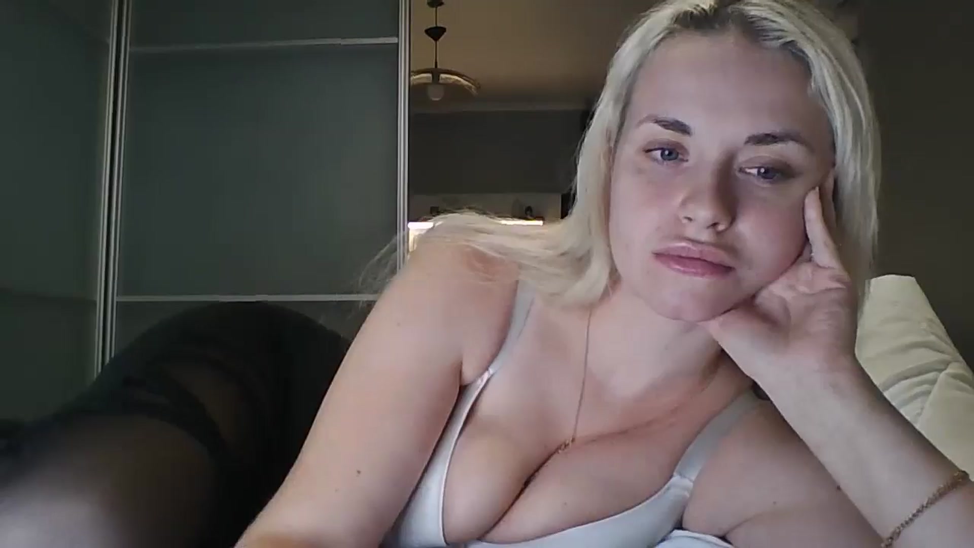 Gallery image thumbnail from Polly_213109's myfreecams stream on, 10/18/2025, 23:15 image 17 of 20