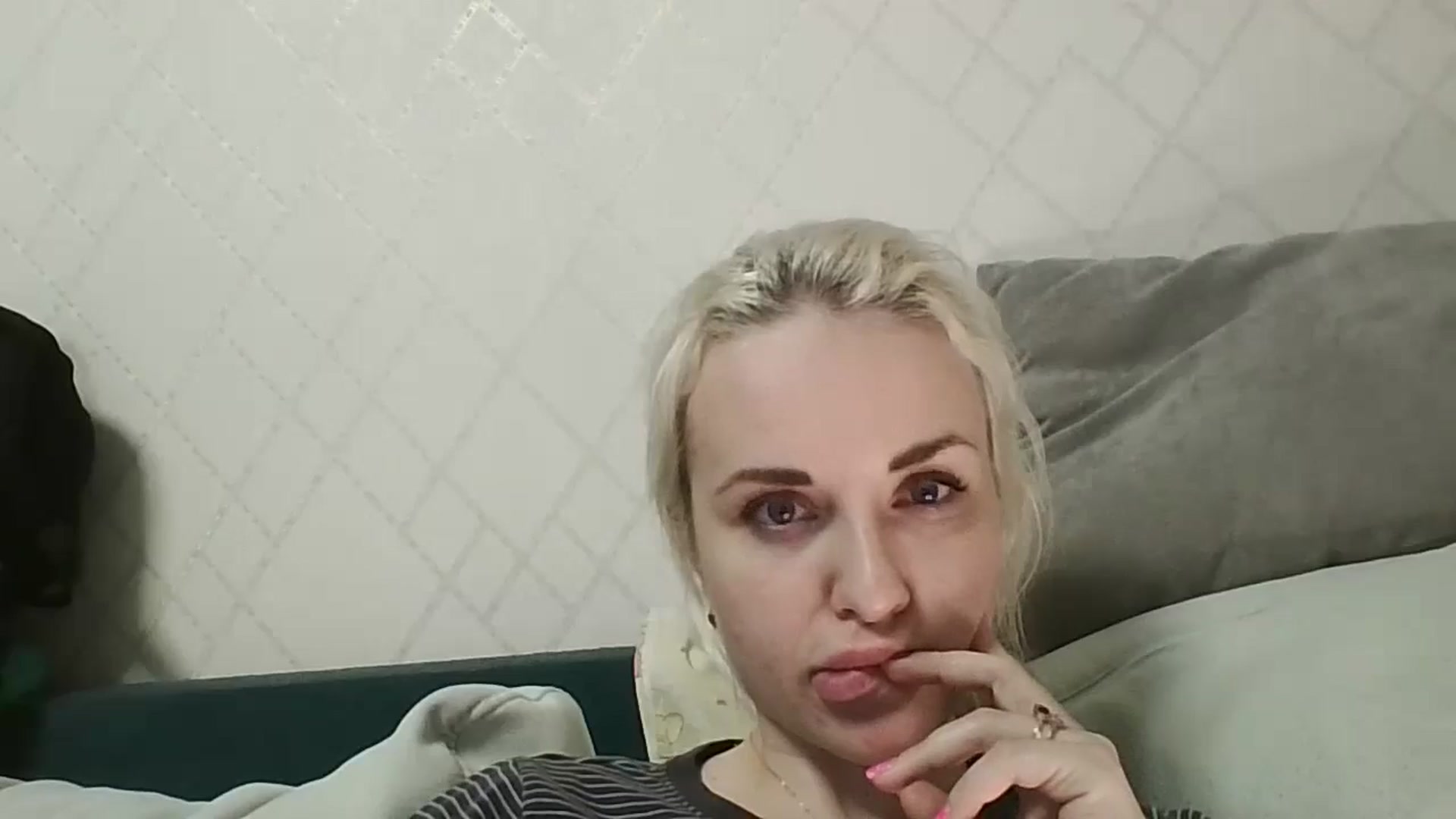 Gallery image thumbnail from Polly_213109's myfreecams stream on, 11/25/2025, 22:31 image 15 of 20