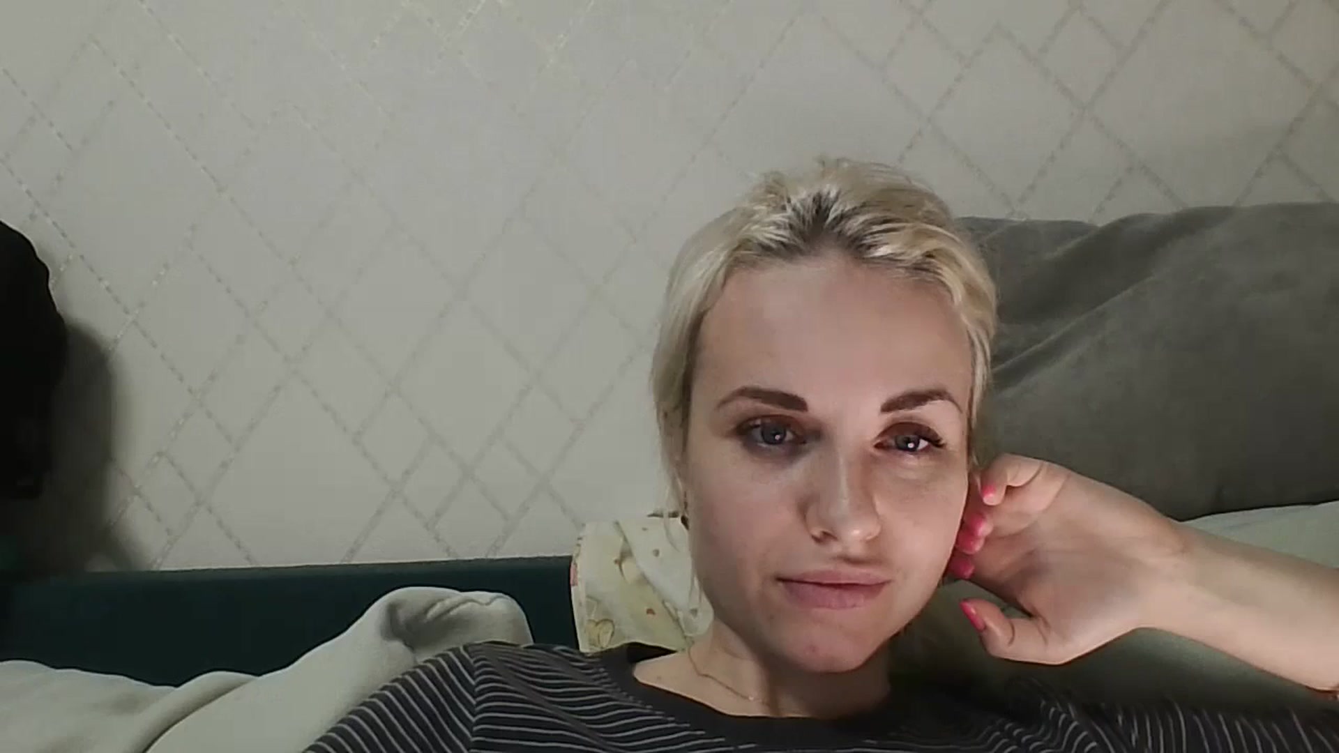 Gallery image thumbnail from Polly_213109's myfreecams stream on, 11/25/2025, 22:31 image 6 of 20