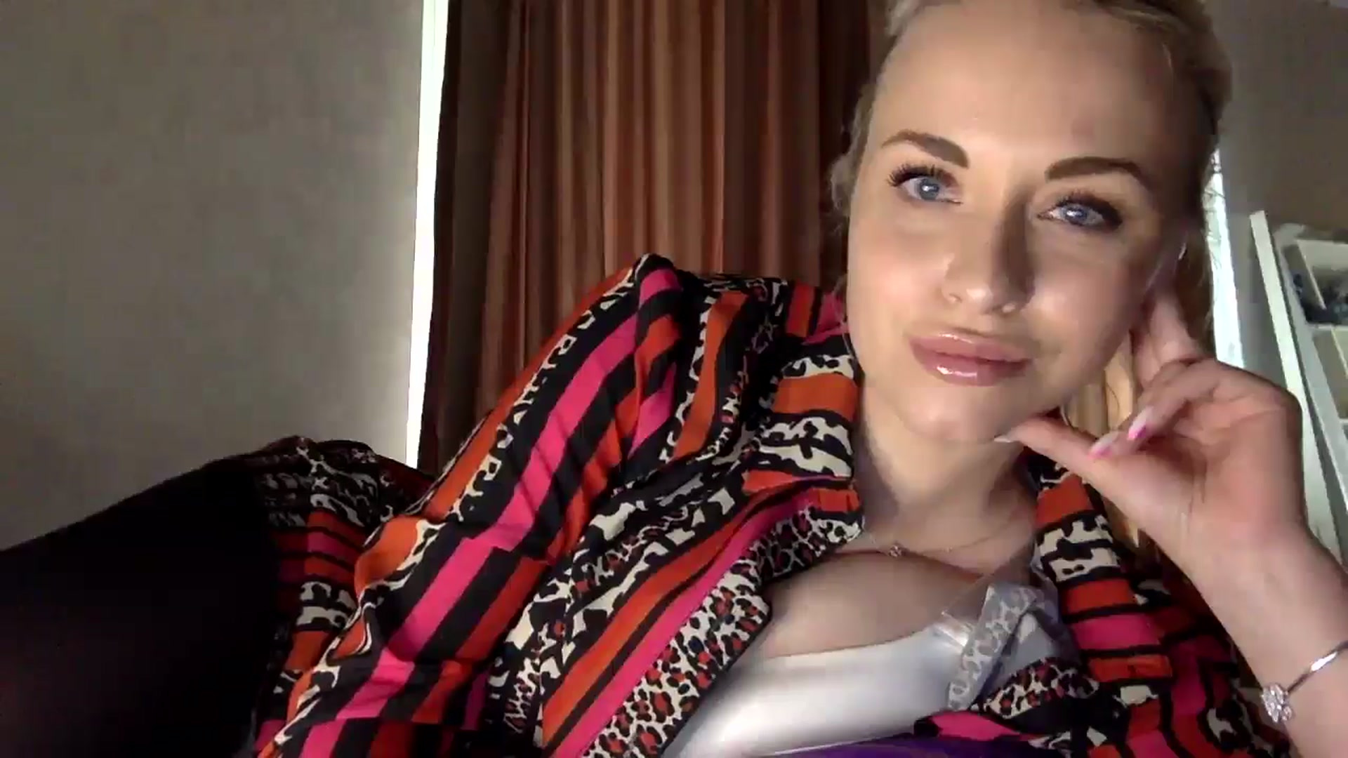 Gallery image thumbnail from Polly_213109's myfreecams stream on, 05/04/2026, 09:50 image 12 of 20