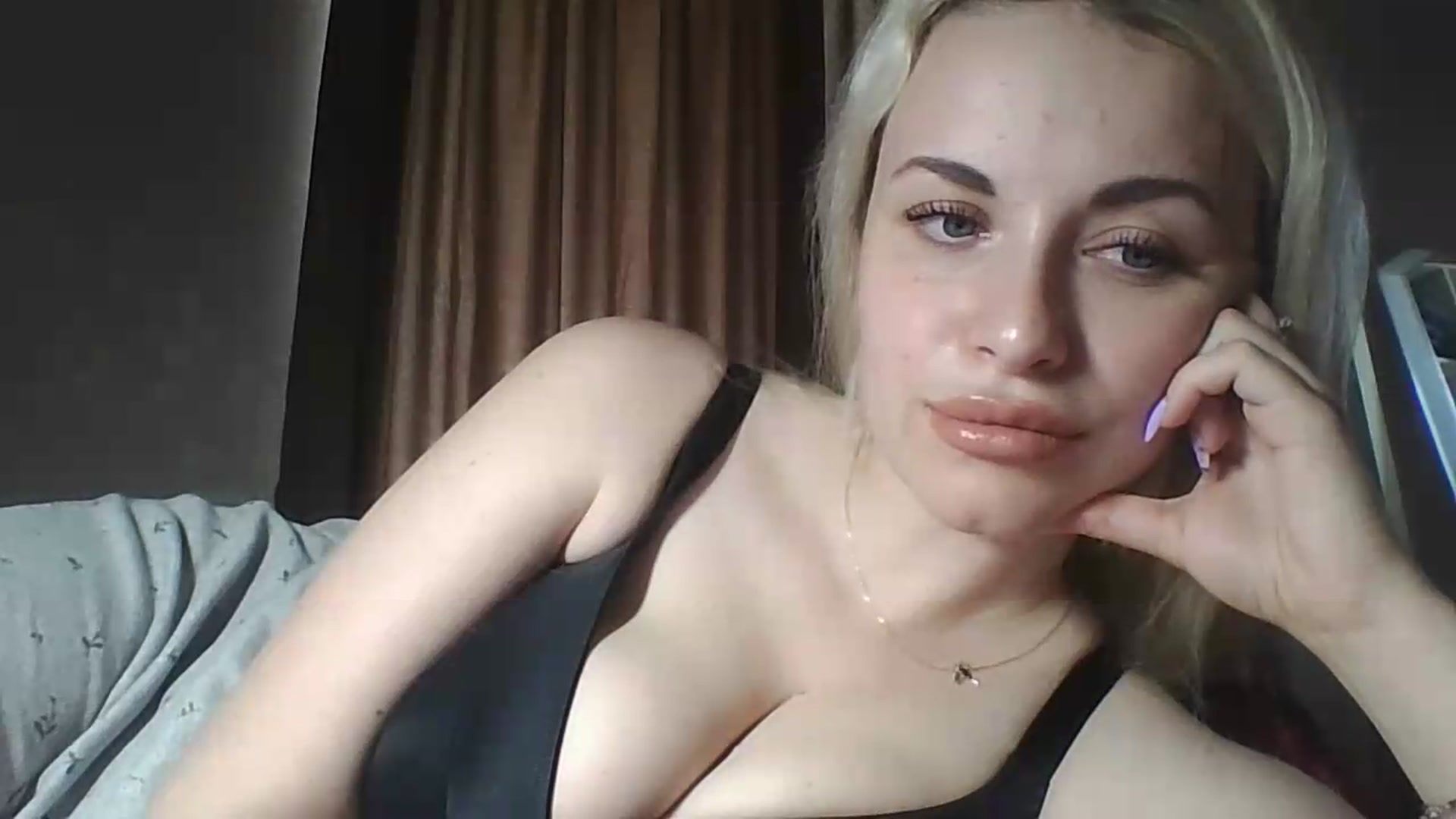 Gallery image thumbnail from Polly_213109's myfreecams stream on, 05/19/2026, 11:50 image 12 of 20