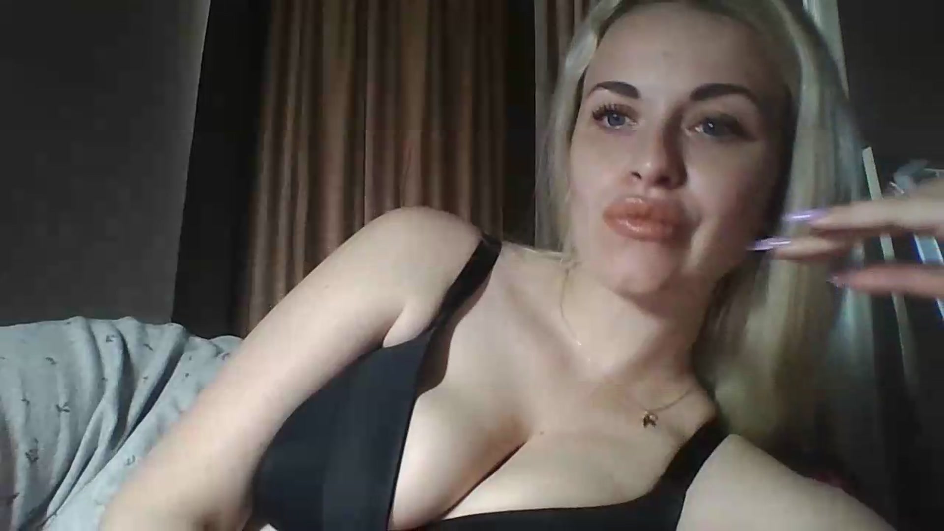 Gallery image thumbnail from Polly_213109's myfreecams stream on, 05/19/2026, 11:50 image 11 of 20