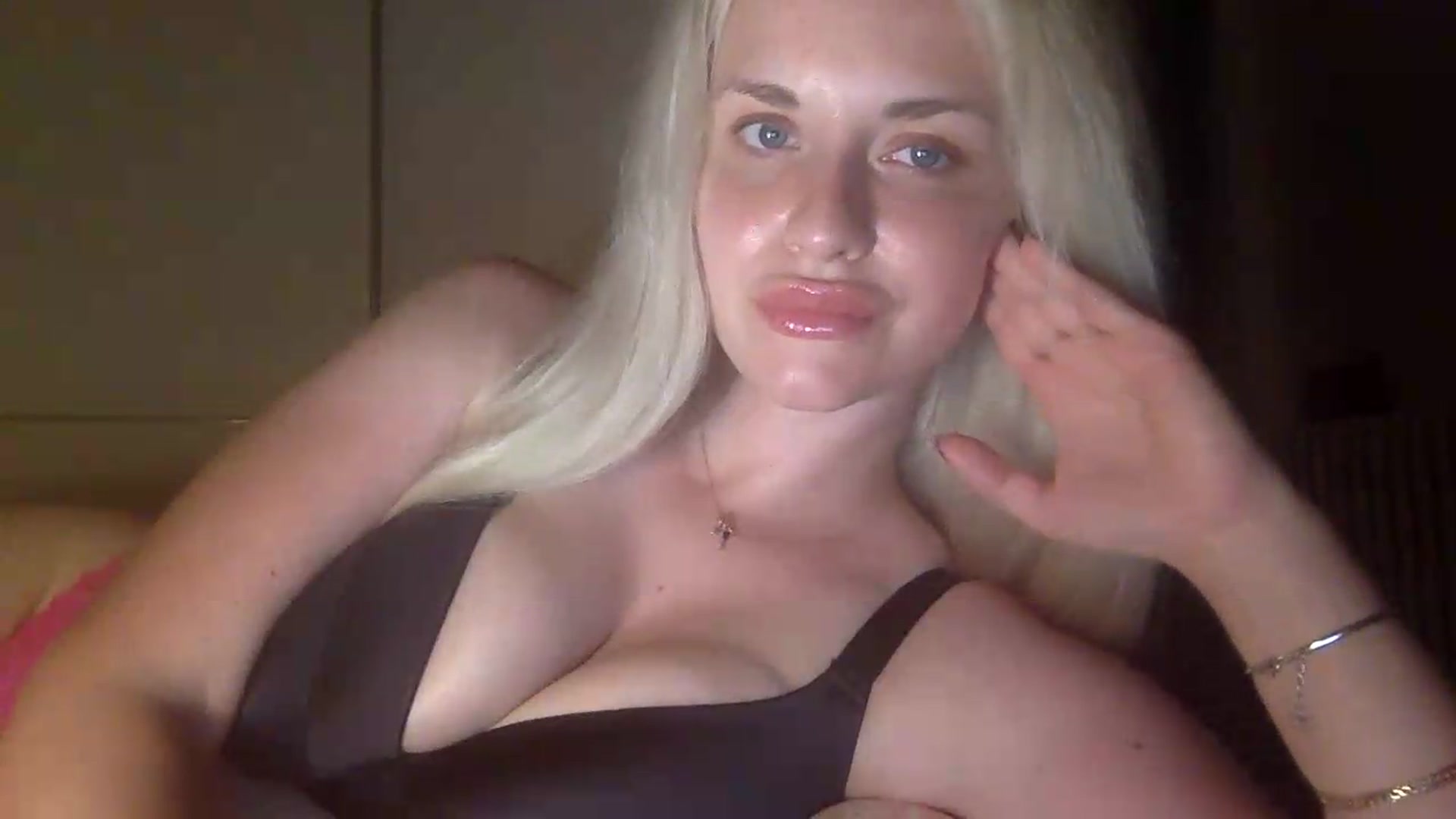 Gallery image thumbnail from Polly_213109's myfreecams stream on, 06/28/2026, 22:24 image 15 of 20