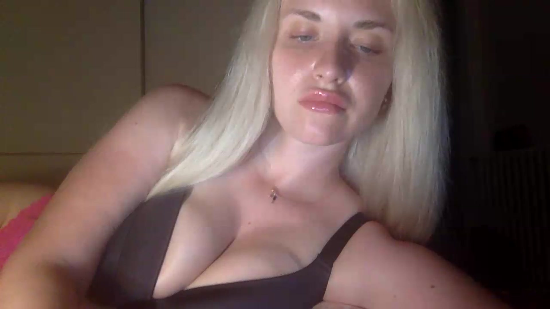 Gallery image thumbnail from Polly_213109's myfreecams stream on, 06/28/2026, 22:24 image 17 of 20