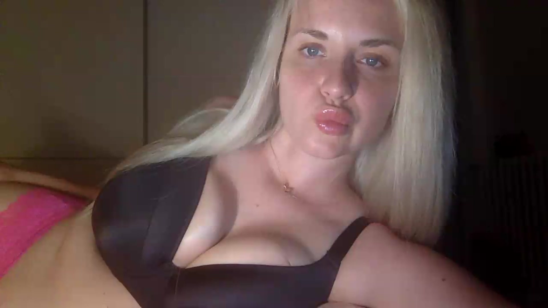 Gallery image thumbnail from Polly_213109's myfreecams stream on, 06/28/2026, 22:24 image 9 of 20