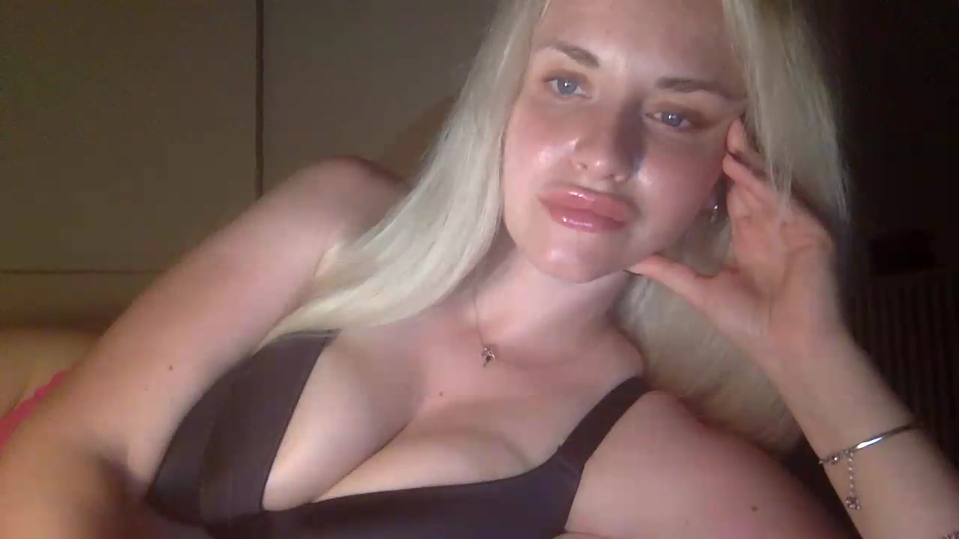 Gallery image thumbnail from Polly_213109's myfreecams stream on, 06/28/2026, 22:24 image 19 of 20