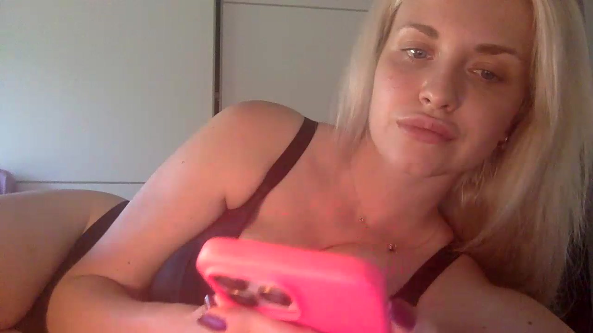 Gallery image thumbnail from Polly_213109's myfreecams stream on, 07/03/2026, 14:29 image 18 of 20