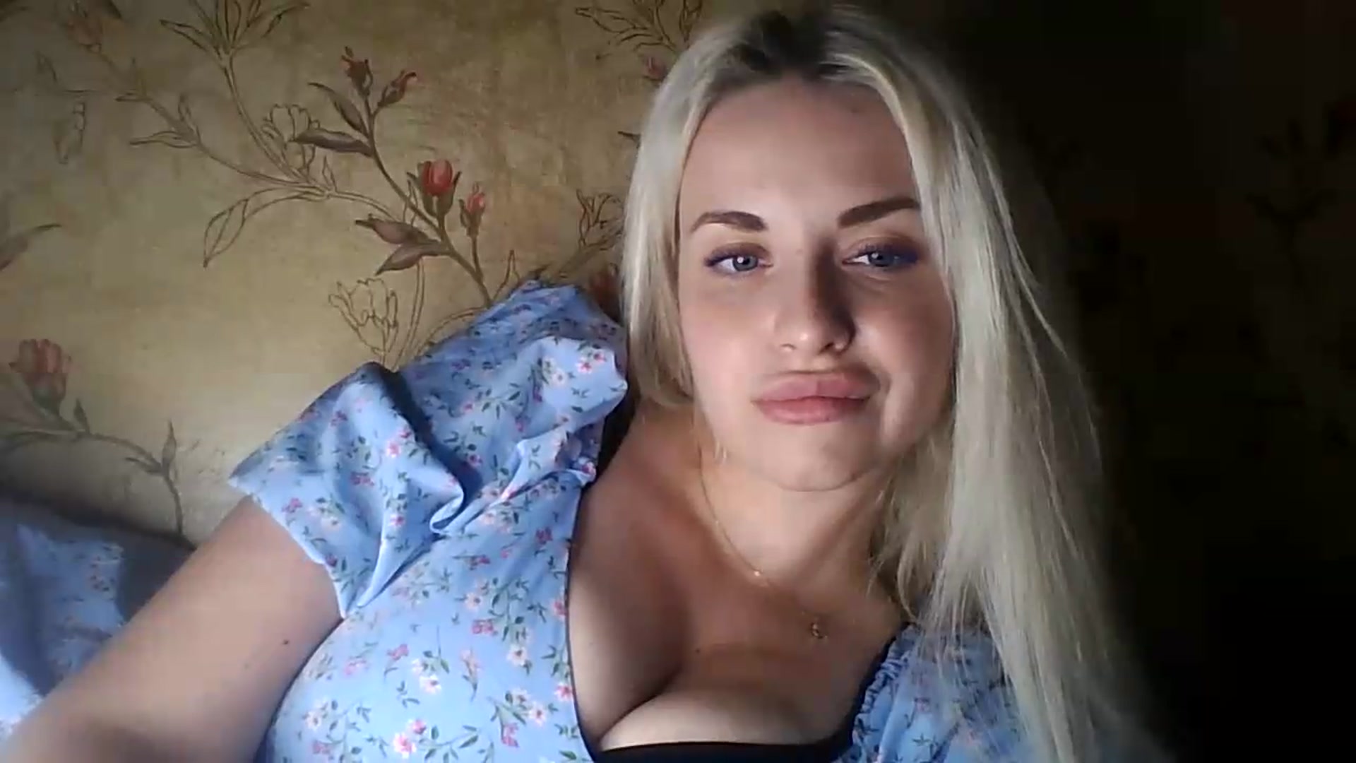 Gallery image thumbnail from Polly_213109's myfreecams stream on, 07/27/2026, 16:01 image 16 of 20