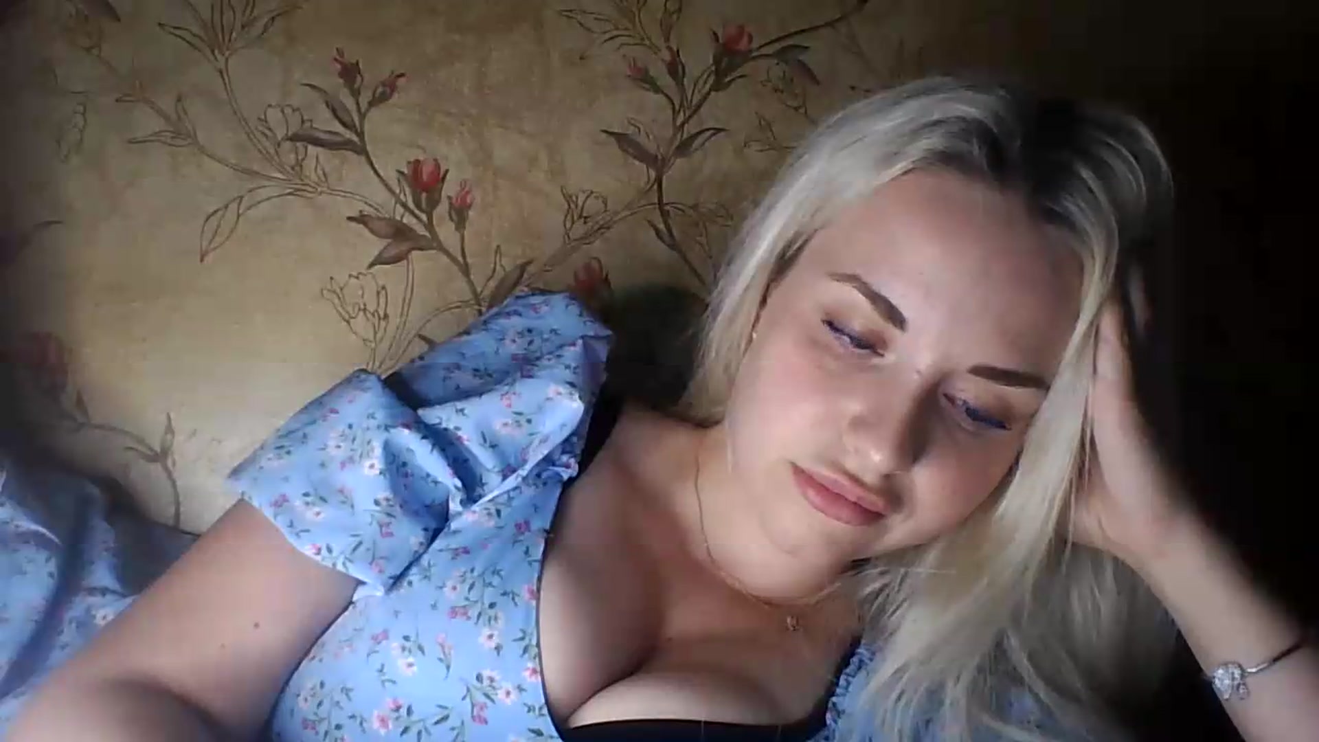 Gallery image thumbnail from Polly_213109's myfreecams stream on, 07/27/2026, 16:01 image 14 of 20