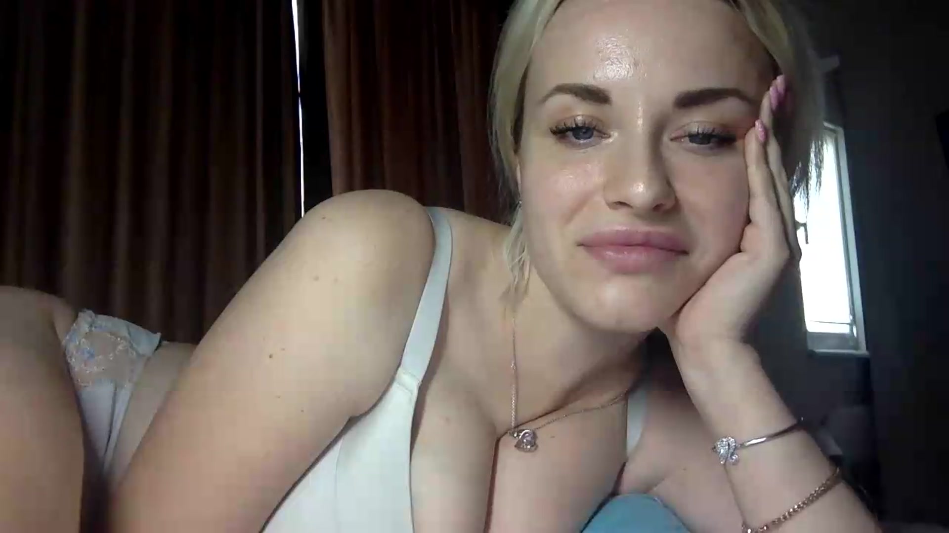 Gallery image thumbnail from Polly_213109's myfreecams stream on, 08/10/2026, 12:30 image 3 of 20