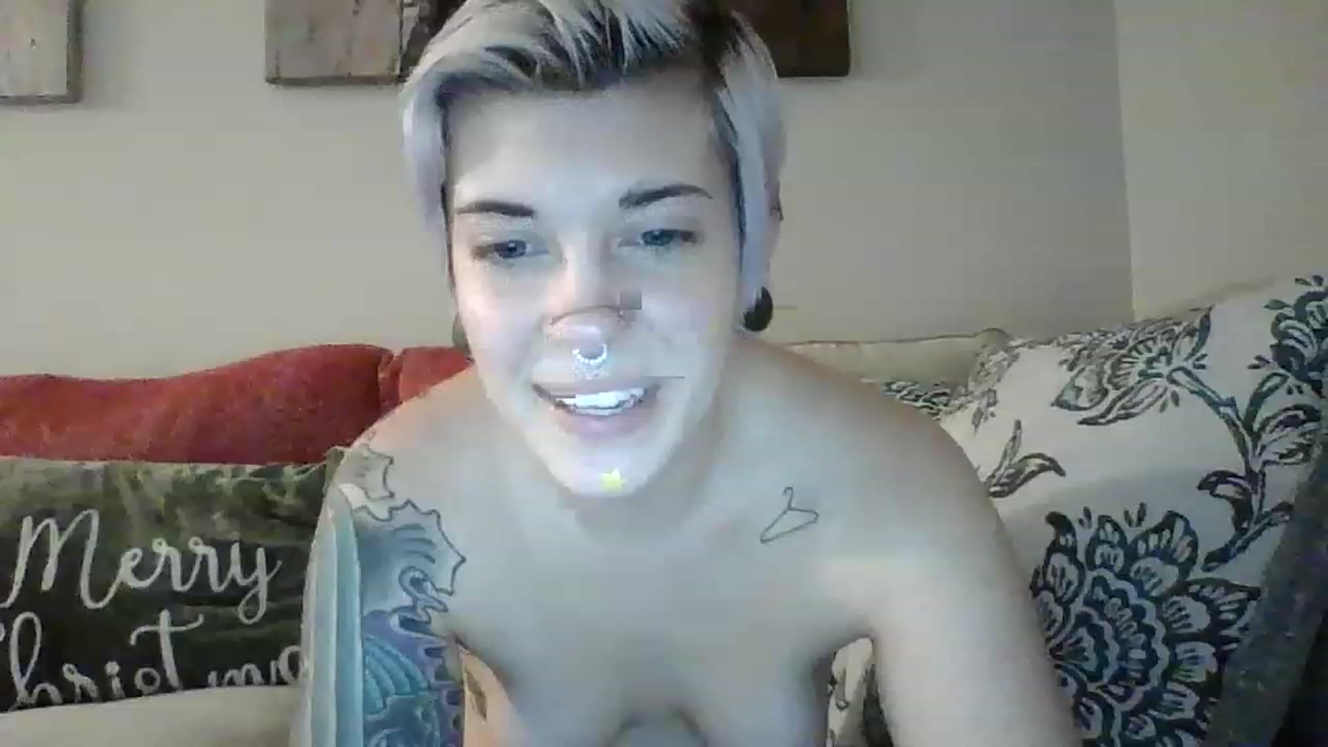 Gallery image thumbnail from PonyoLovesHam's myfreecams stream on, 12/10/2022, 24:31 image 17 of 20