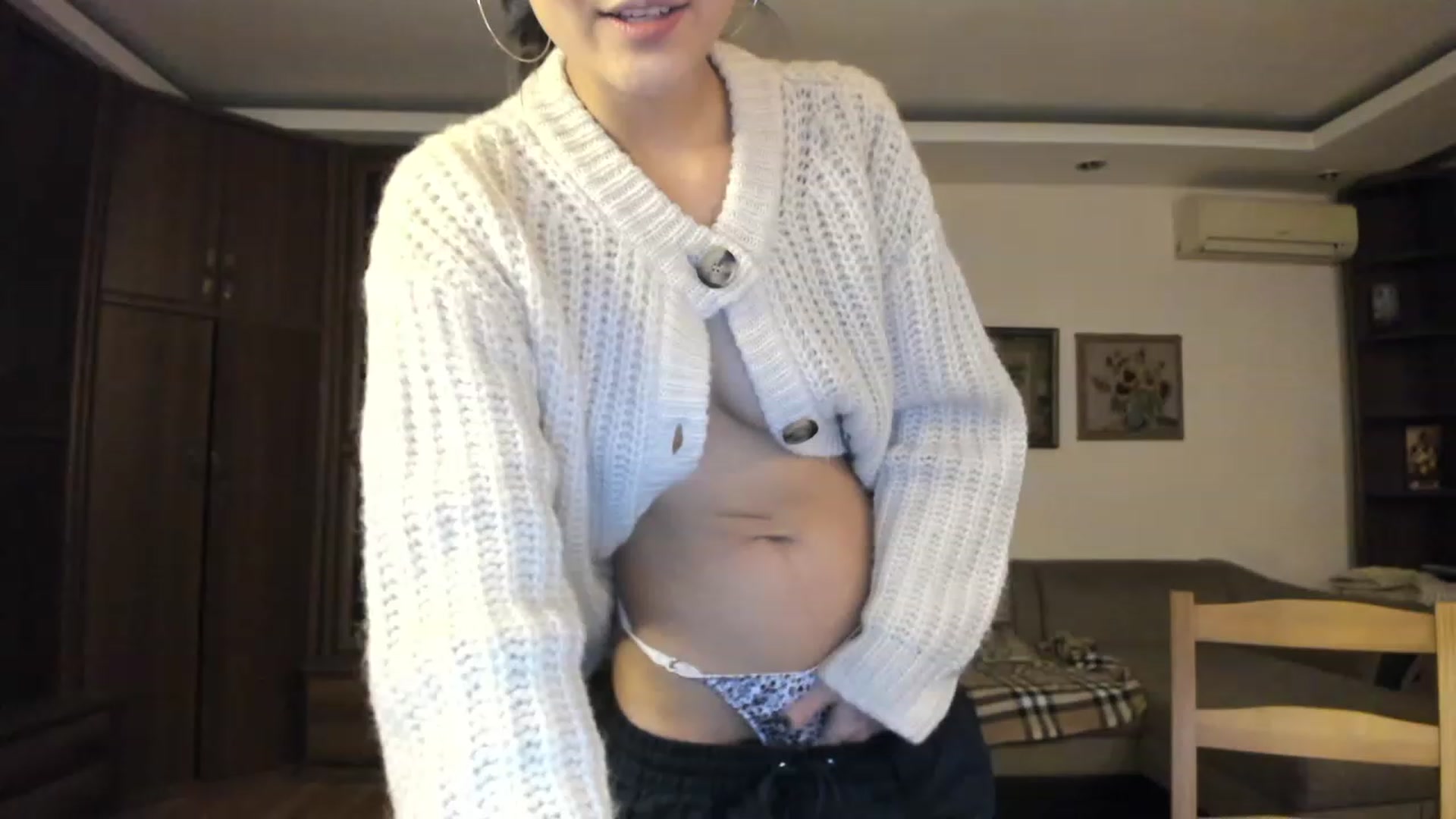 Gallery image thumbnail from PoofMe1's myfreecams stream on, 12/19/2022, 15:21 image 5 of 20