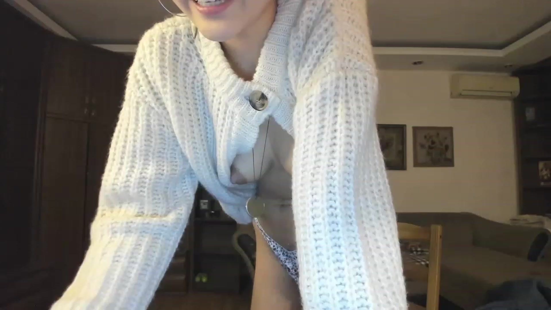 Gallery image thumbnail from PoofMe1's myfreecams stream on, 12/19/2022, 16:24 image 15 of 20