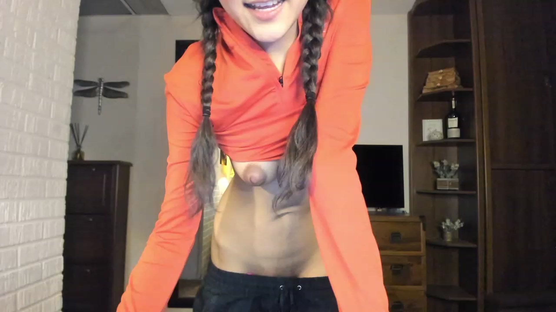 Gallery image thumbnail from PoofMe1's myfreecams stream on, 01/06/2023, 17:38 image 1 of 20