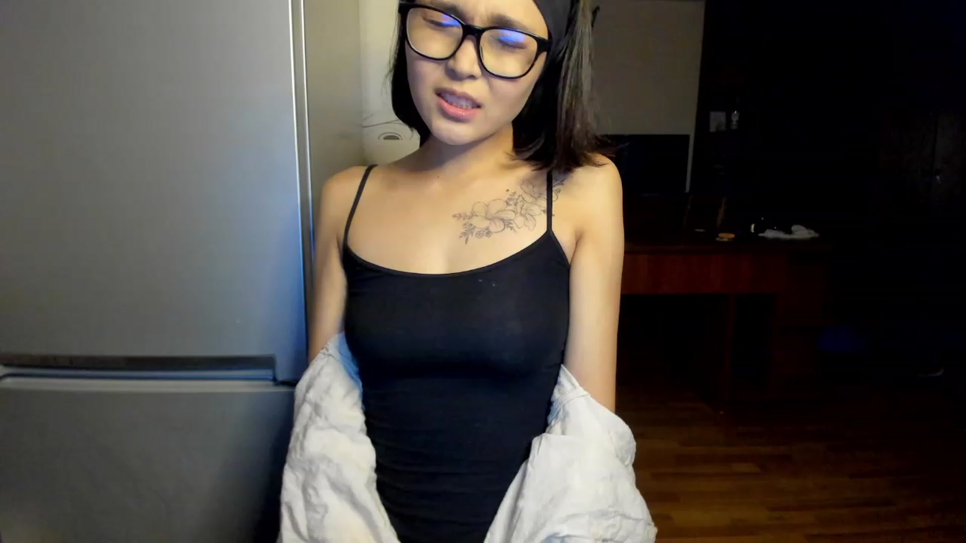 Gallery image thumbnail from PoofMe1's myfreecams stream on, 06/21/2023, 14:15 image 17 of 20
