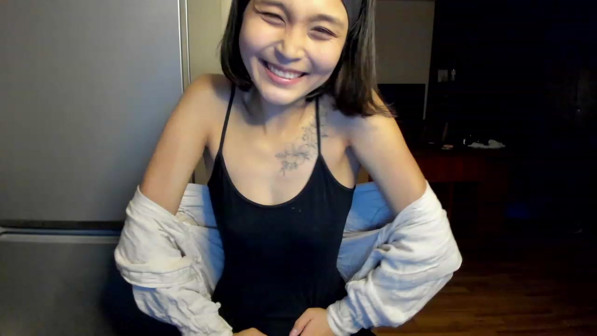 Gallery image thumbnail from PoofMe1's myfreecams stream on, 06/21/2023, 15:31 image 3 of 20