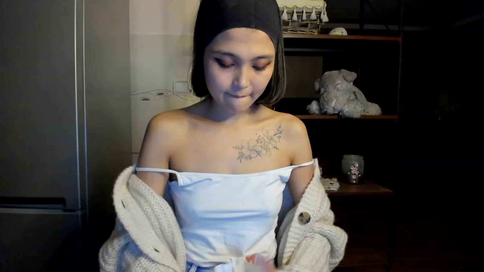 Gallery image thumbnail from PoofMe1's myfreecams stream on, 06/22/2023, 17:11 image 4 of 20