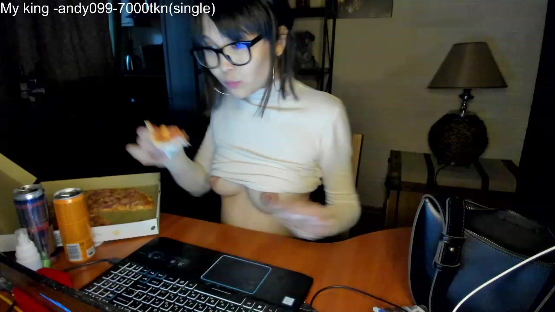 Gallery image thumbnail from PoofMe1's myfreecams stream on, 07/12/2023, 14:35 image 15 of 20