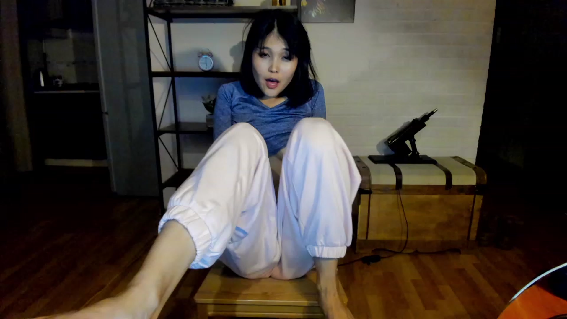 Gallery image thumbnail from PoofMe1's myfreecams stream on, 08/12/2023, 15:11 image 16 of 20