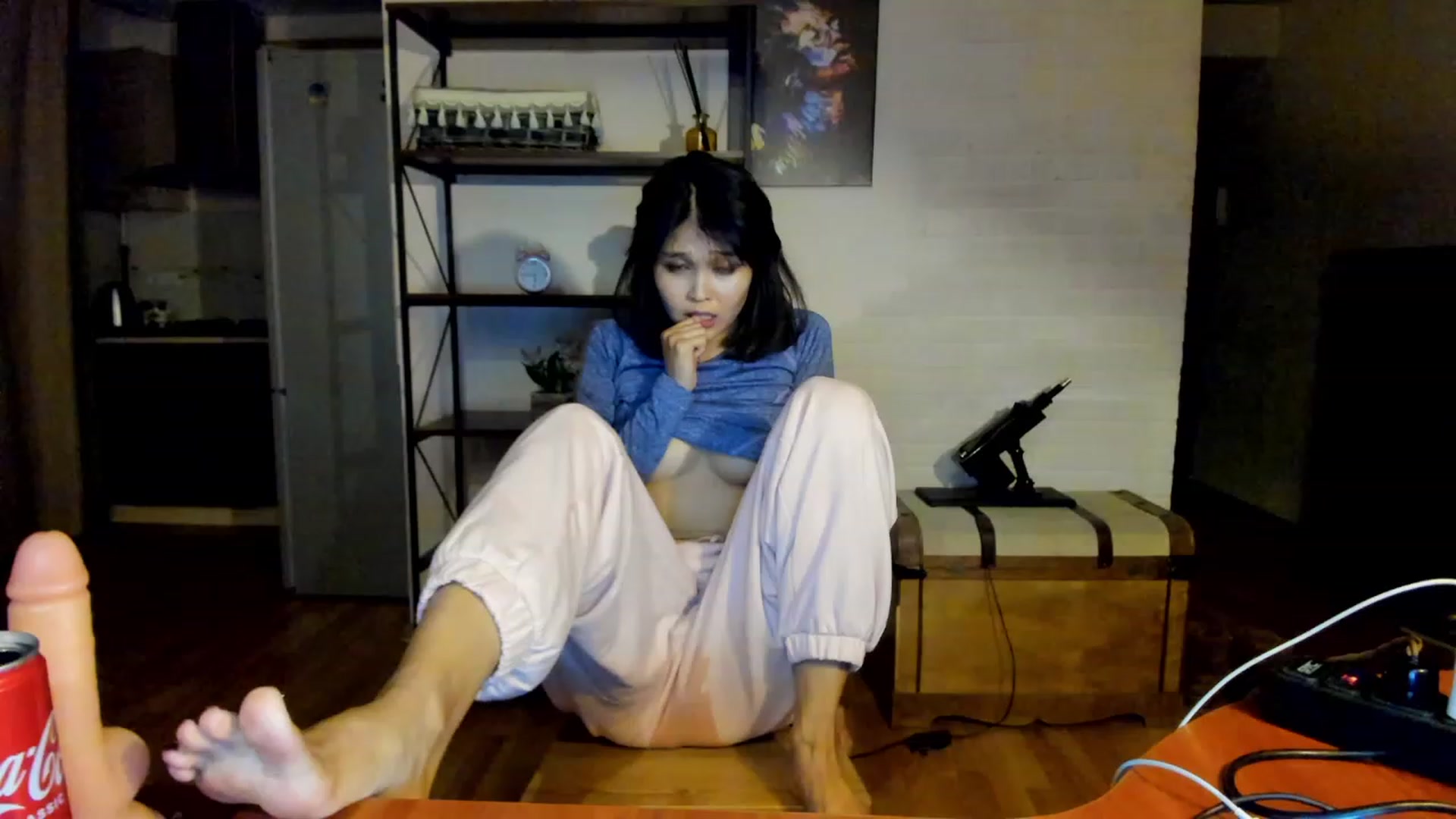 Gallery image thumbnail from PoofMe1's myfreecams stream on, 08/12/2023, 15:11 image 12 of 20
