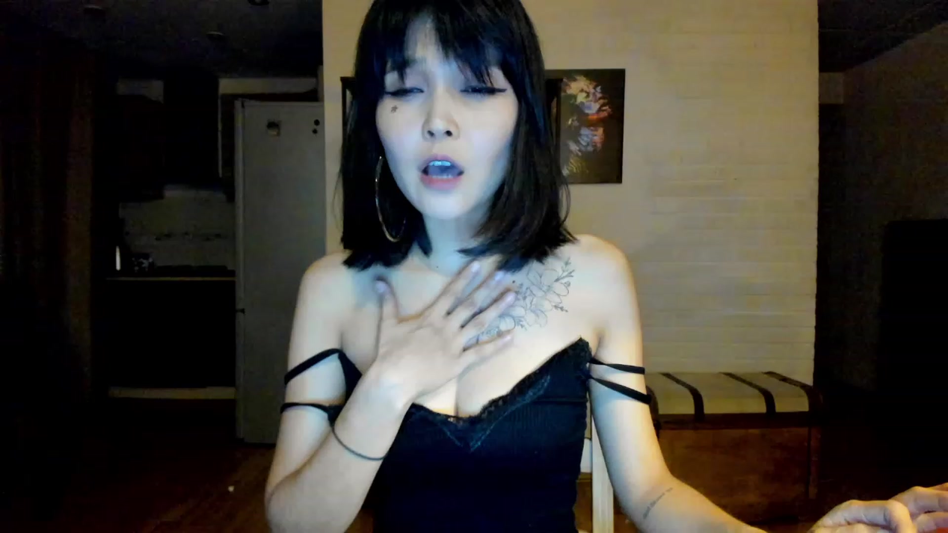 Gallery image thumbnail from PoofMe1's myfreecams stream on, 09/02/2023, 18:09 image 16 of 20